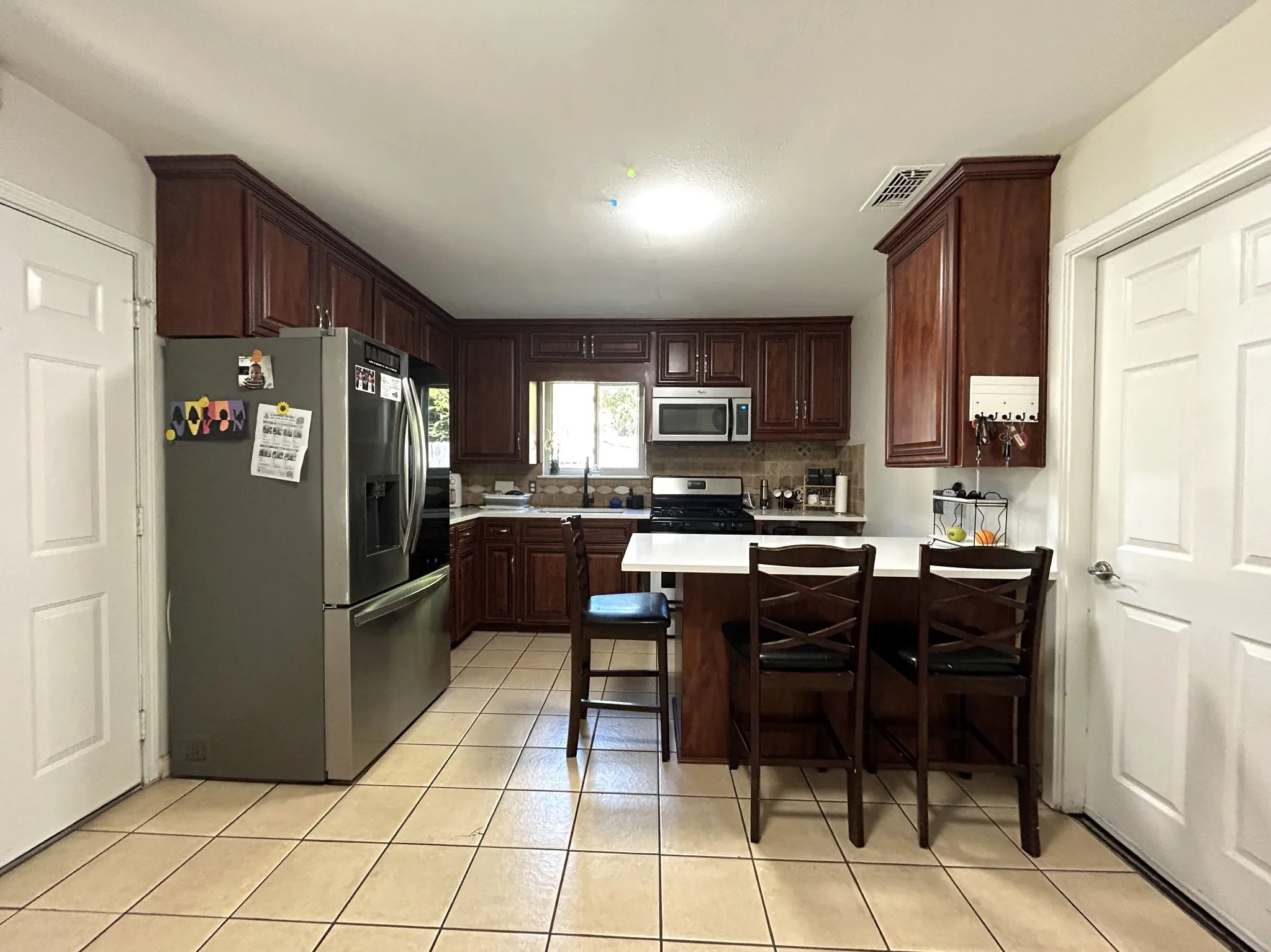 Single Family Residence For Rent in Tarrant County , 861 Russell Lane, Bedford, Texas 76022, 3 Bedroom, 2 Bathroom, Garage spaces, 1,190 Sqft, built in 1964, mls#21409672, Real Estate Agent in Bedford, Homes For Rent in Tarrant county, Homes For Rent in Bedford, Realtor in Bedford Texas, Real Estate Brokerage Independent Realty Texas, Luminita Cordes Realtor