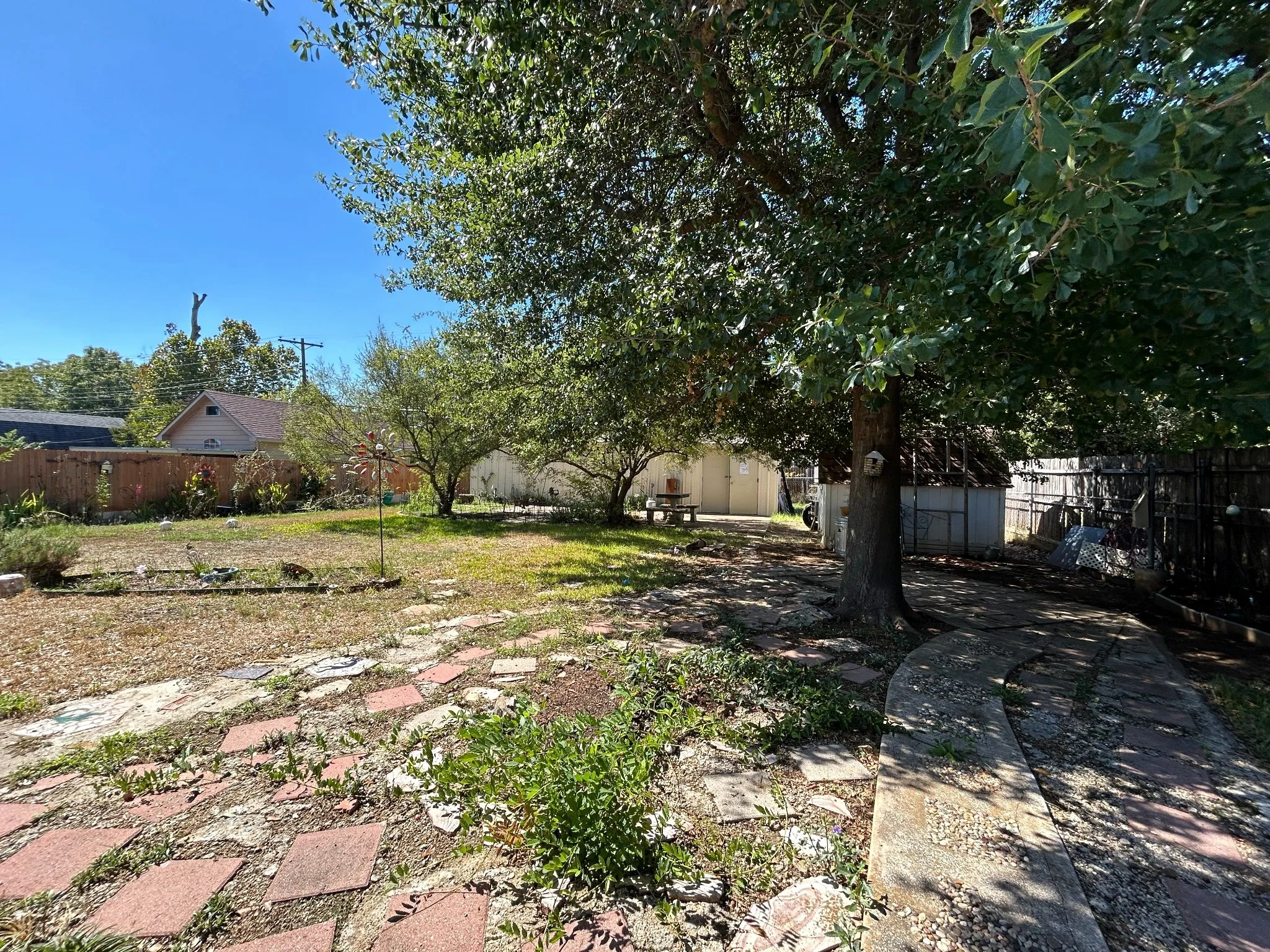 Single Family Residence For Rent in Tarrant County , 861 Russell Lane, Bedford, Texas 76022, 3 Bedroom, 2 Bathroom, Garage spaces, 1,190 Sqft, built in 1964, mls#21409672, Real Estate Agent in Bedford, Homes For Rent in Tarrant county, Homes For Rent in Bedford, Realtor in Bedford Texas, Real Estate Brokerage Independent Realty Texas, Luminita Cordes Realtor