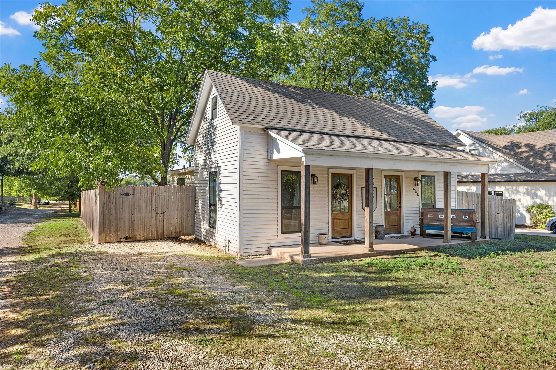 Single Family Residence For Sale in Mc Lennan County , 605 W Ronda Street, West, Texas 76691, 2 Bedroom, 1 Bathroom, Garage spaces, 972 Sqft, built in 1920, mls#21404492, Real Estate Agent in West, Homes For Sale in Mc Lennan county, Homes For Sale in West, Realtor in West Texas, Real Estate Brokerage Independent Realty Texas, Luminita Cordes Realtor