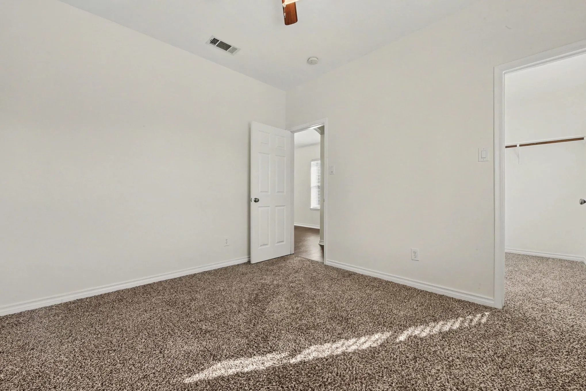 Single Family Residence For Sale in Collin County , 9416 Jerico Drive, Mc Kinney, Texas 75072, 5 Bedroom, 4 Bathroom, 2 Garage spaces, 3,007 Sqft, built in 2006, mls#21409179, Real Estate Agent in Mc Kinney, Homes For Sale in Collin county, Homes For Sale in Mc Kinney, Realtor in Mc Kinney Texas, Real Estate Brokerage Independent Realty Texas, Luminita Cordes Realtor