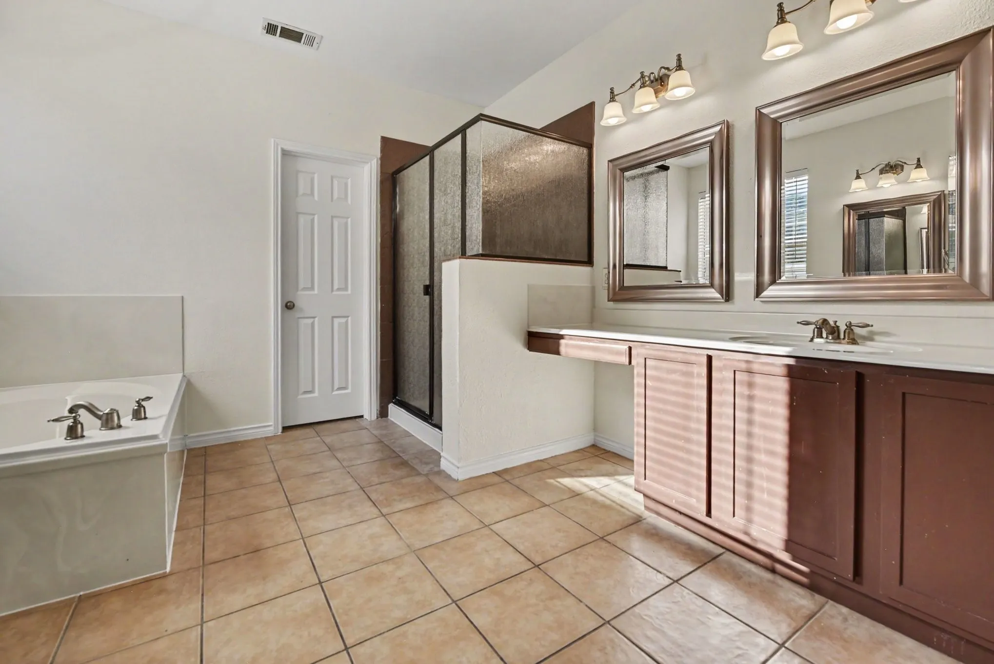 Single Family Residence For Sale in Collin County , 9416 Jerico Drive, Mc Kinney, Texas 75072, 5 Bedroom, 4 Bathroom, 2 Garage spaces, 3,007 Sqft, built in 2006, mls#21409179, Real Estate Agent in Mc Kinney, Homes For Sale in Collin county, Homes For Sale in Mc Kinney, Realtor in Mc Kinney Texas, Real Estate Brokerage Independent Realty Texas, Luminita Cordes Realtor