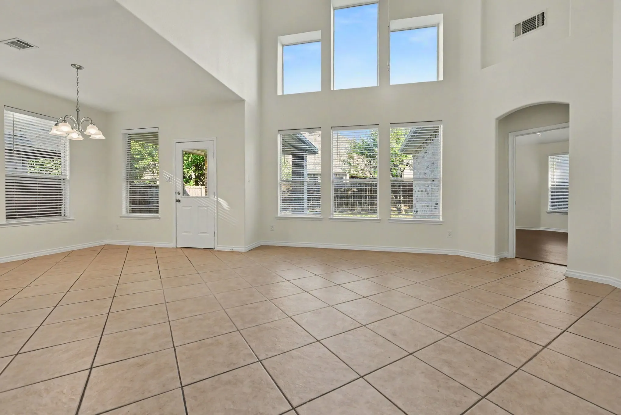 Single Family Residence For Sale in Collin County , 9416 Jerico Drive, Mc Kinney, Texas 75072, 5 Bedroom, 4 Bathroom, 2 Garage spaces, 3,007 Sqft, built in 2006, mls#21409179, Real Estate Agent in Mc Kinney, Homes For Sale in Collin county, Homes For Sale in Mc Kinney, Realtor in Mc Kinney Texas, Real Estate Brokerage Independent Realty Texas, Luminita Cordes Realtor