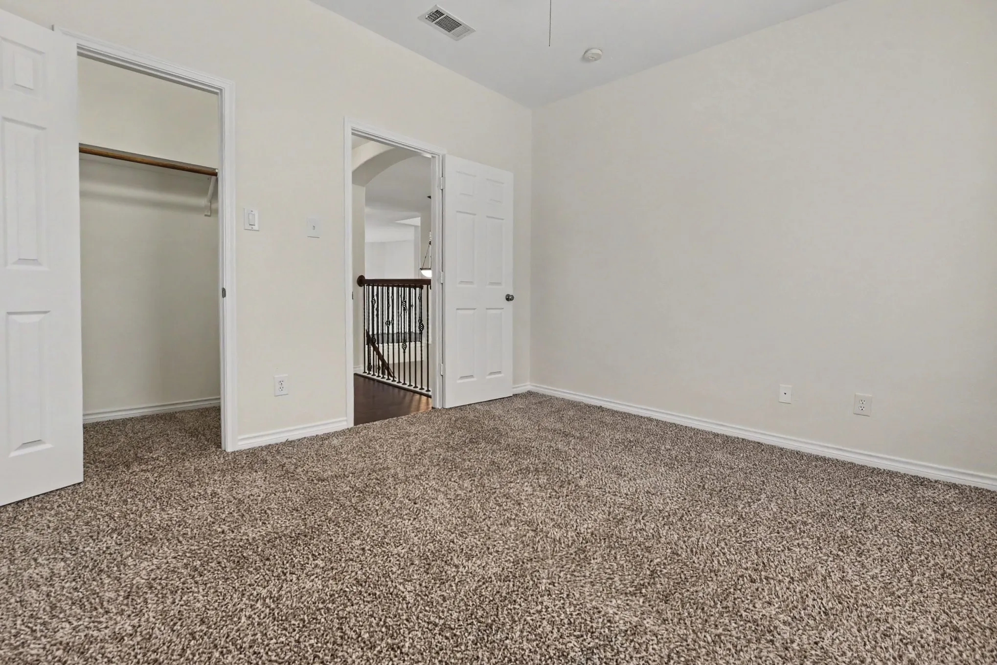 Single Family Residence For Sale in Collin County , 9416 Jerico Drive, Mc Kinney, Texas 75072, 5 Bedroom, 4 Bathroom, 2 Garage spaces, 3,007 Sqft, built in 2006, mls#21409179, Real Estate Agent in Mc Kinney, Homes For Sale in Collin county, Homes For Sale in Mc Kinney, Realtor in Mc Kinney Texas, Real Estate Brokerage Independent Realty Texas, Luminita Cordes Realtor