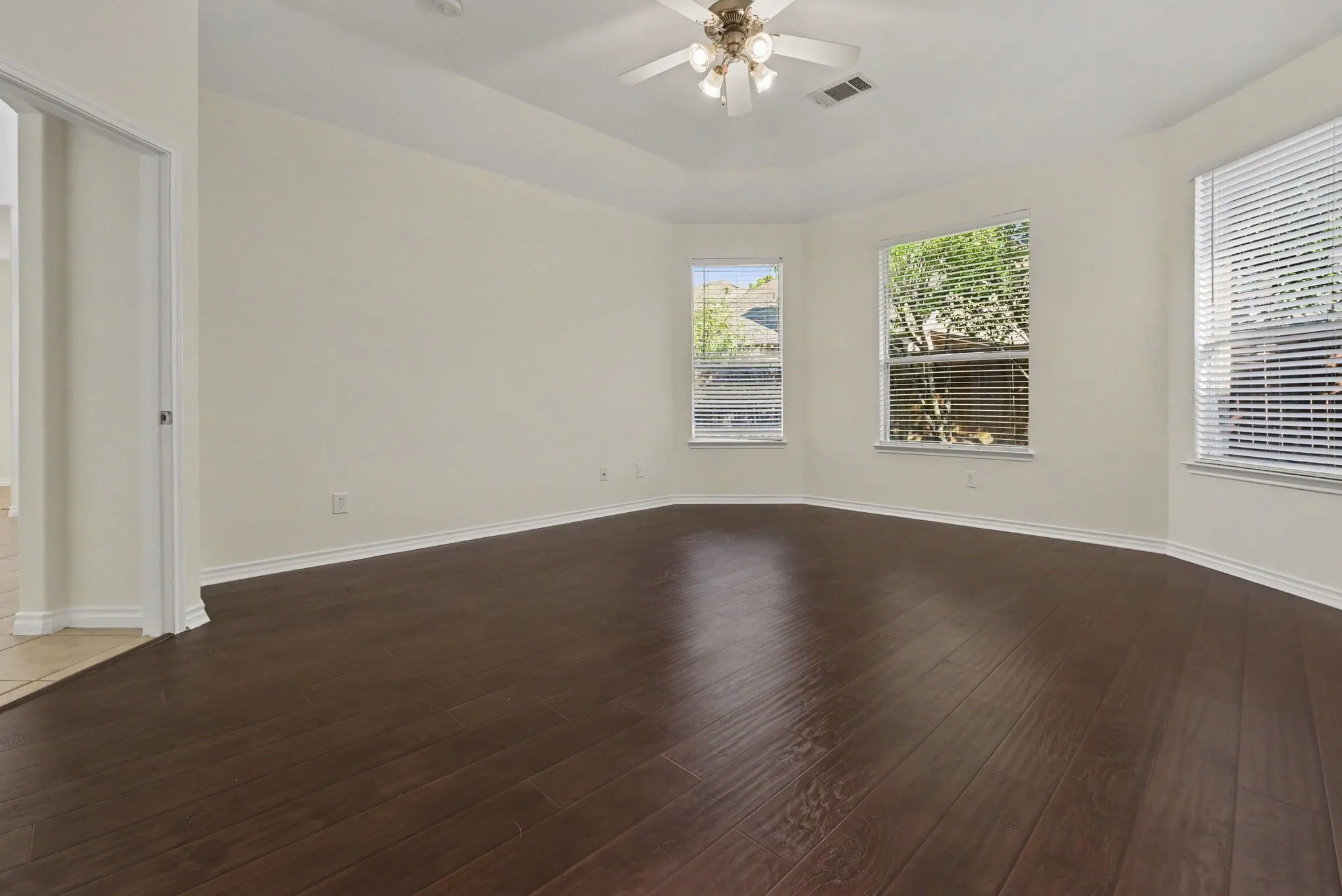 Single Family Residence For Sale in Collin County , 9416 Jerico Drive, Mc Kinney, Texas 75072, 5 Bedroom, 4 Bathroom, 2 Garage spaces, 3,007 Sqft, built in 2006, mls#21409179, Real Estate Agent in Mc Kinney, Homes For Sale in Collin county, Homes For Sale in Mc Kinney, Realtor in Mc Kinney Texas, Real Estate Brokerage Independent Realty Texas, Luminita Cordes Realtor