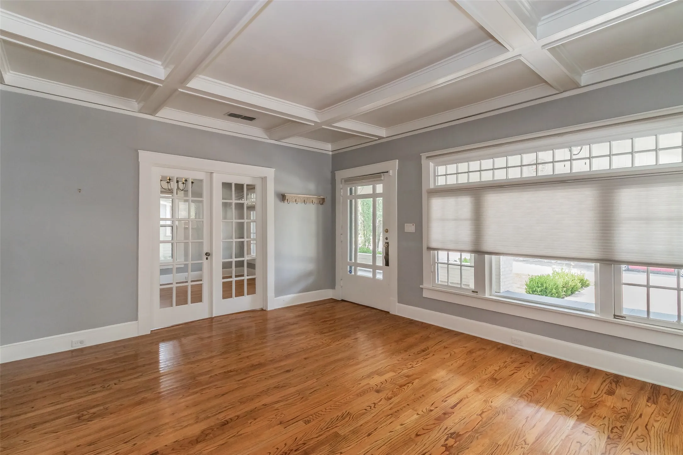 Single Family Residence For Rent in Tarrant County , 2209 6th Avenue, Fort Worth, Texas 76110, 2 Bedroom, 2 Bathroom, 2 Garage spaces, 1,711 Sqft, built in 1919, mls#21409680, Real Estate Agent in Fort Worth, Homes For Rent in Tarrant county, Homes For Rent in Fort Worth, Realtor in Fort Worth Texas, Real Estate Brokerage Independent Realty Texas, Luminita Cordes Realtor