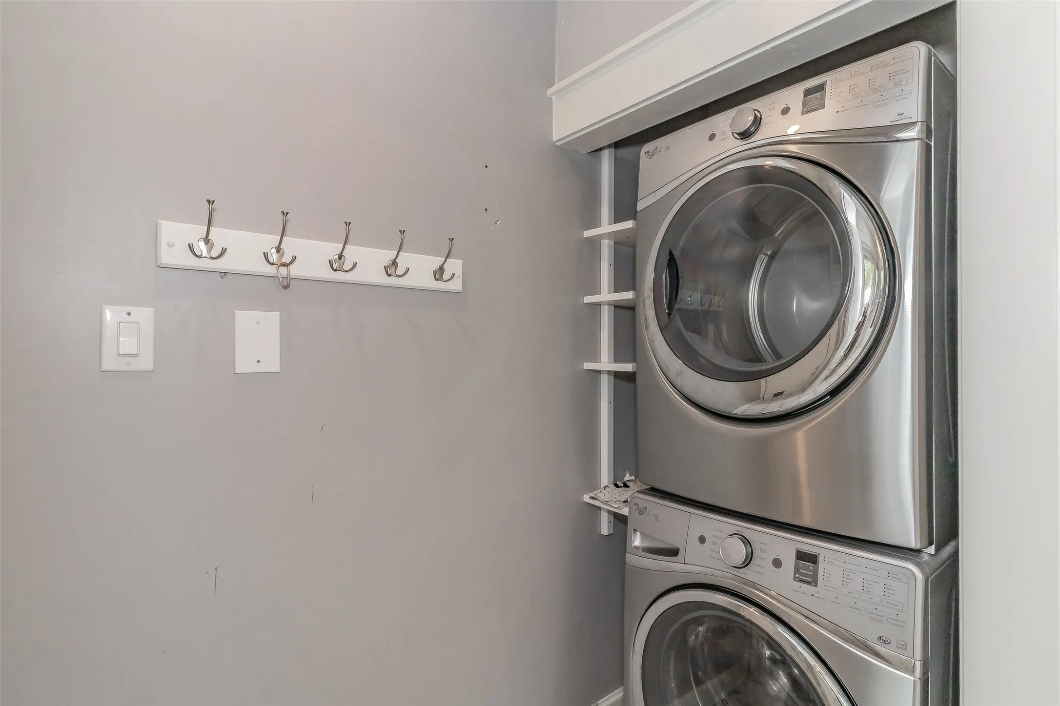Single Family Residence For Rent in Tarrant County , 2209 6th Avenue, Fort Worth, Texas 76110, 2 Bedroom, 2 Bathroom, 2 Garage spaces, 1,711 Sqft, built in 1919, mls#21409680, Real Estate Agent in Fort Worth, Homes For Rent in Tarrant county, Homes For Rent in Fort Worth, Realtor in Fort Worth Texas, Real Estate Brokerage Independent Realty Texas, Luminita Cordes Realtor