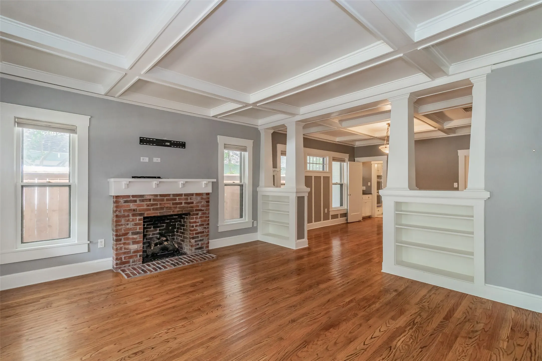 Single Family Residence For Rent in Tarrant County , 2209 6th Avenue, Fort Worth, Texas 76110, 2 Bedroom, 2 Bathroom, 2 Garage spaces, 1,711 Sqft, built in 1919, mls#21409680, Real Estate Agent in Fort Worth, Homes For Rent in Tarrant county, Homes For Rent in Fort Worth, Realtor in Fort Worth Texas, Real Estate Brokerage Independent Realty Texas, Luminita Cordes Realtor