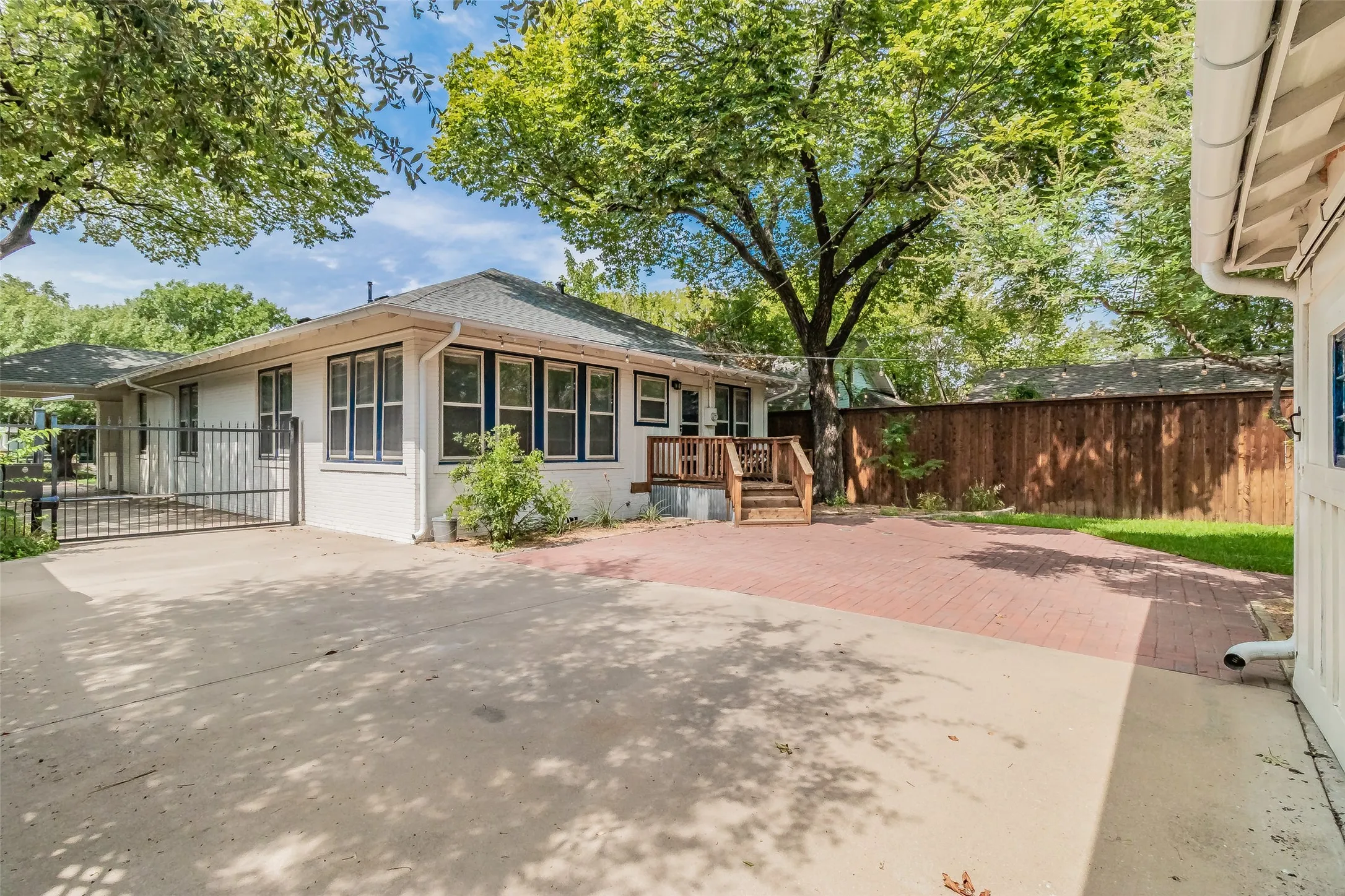 Single Family Residence For Rent in Tarrant County , 2209 6th Avenue, Fort Worth, Texas 76110, 2 Bedroom, 2 Bathroom, 2 Garage spaces, 1,711 Sqft, built in 1919, mls#21409680, Real Estate Agent in Fort Worth, Homes For Rent in Tarrant county, Homes For Rent in Fort Worth, Realtor in Fort Worth Texas, Real Estate Brokerage Independent Realty Texas, Luminita Cordes Realtor
