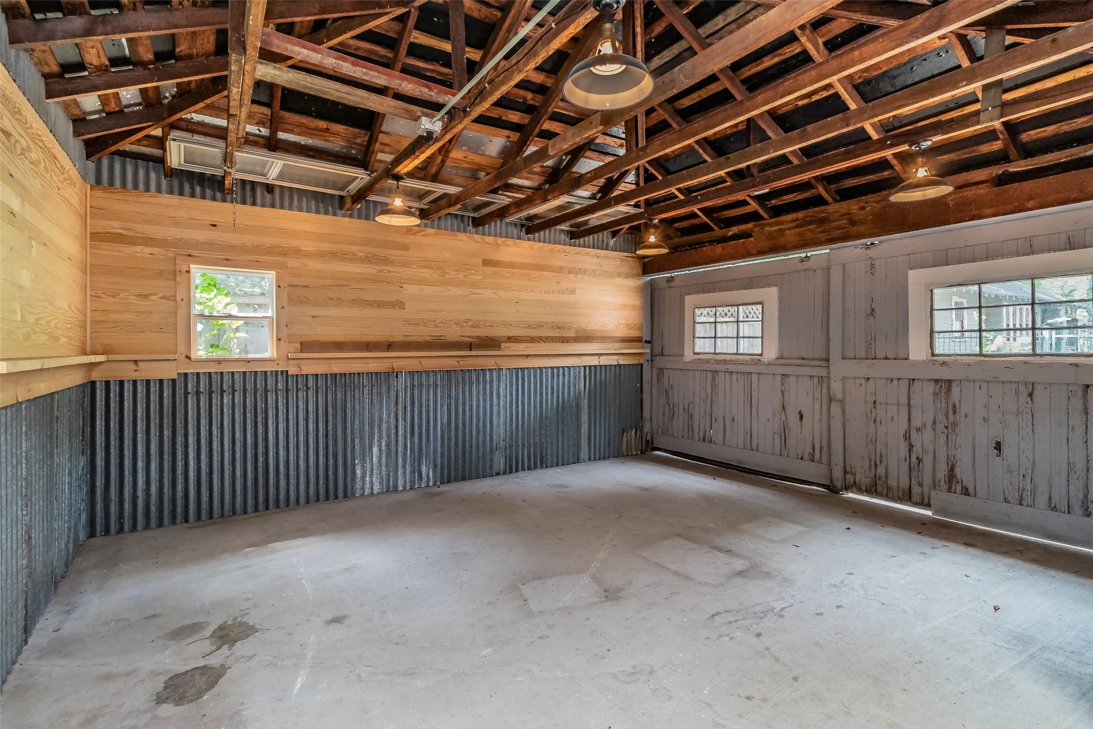 Single Family Residence For Rent in Tarrant County , 2209 6th Avenue, Fort Worth, Texas 76110, 2 Bedroom, 2 Bathroom, 2 Garage spaces, 1,711 Sqft, built in 1919, mls#21409680, Real Estate Agent in Fort Worth, Homes For Rent in Tarrant county, Homes For Rent in Fort Worth, Realtor in Fort Worth Texas, Real Estate Brokerage Independent Realty Texas, Luminita Cordes Realtor