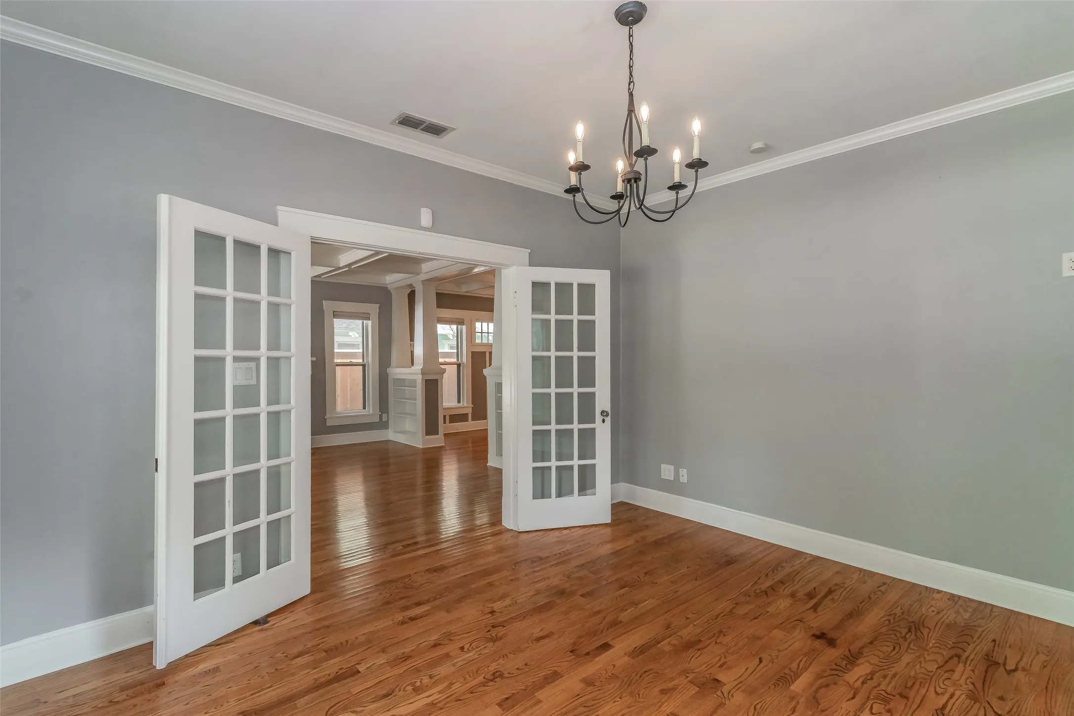 Single Family Residence For Rent in Tarrant County , 2209 6th Avenue, Fort Worth, Texas 76110, 2 Bedroom, 2 Bathroom, 2 Garage spaces, 1,711 Sqft, built in 1919, mls#21409680, Real Estate Agent in Fort Worth, Homes For Rent in Tarrant county, Homes For Rent in Fort Worth, Realtor in Fort Worth Texas, Real Estate Brokerage Independent Realty Texas, Luminita Cordes Realtor
