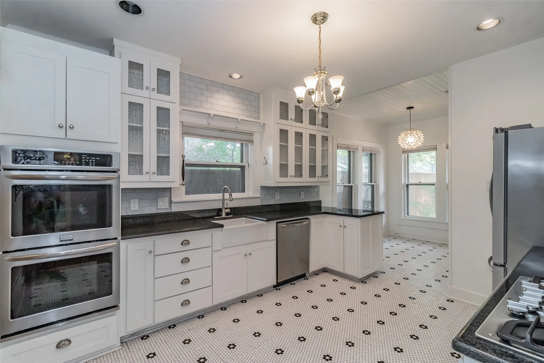 Single Family Residence For Rent in Tarrant County , 2209 6th Avenue, Fort Worth, Texas 76110, 2 Bedroom, 2 Bathroom, 2 Garage spaces, 1,711 Sqft, built in 1919, mls#21409680, Real Estate Agent in Fort Worth, Homes For Rent in Tarrant county, Homes For Rent in Fort Worth, Realtor in Fort Worth Texas, Real Estate Brokerage Independent Realty Texas, Luminita Cordes Realtor