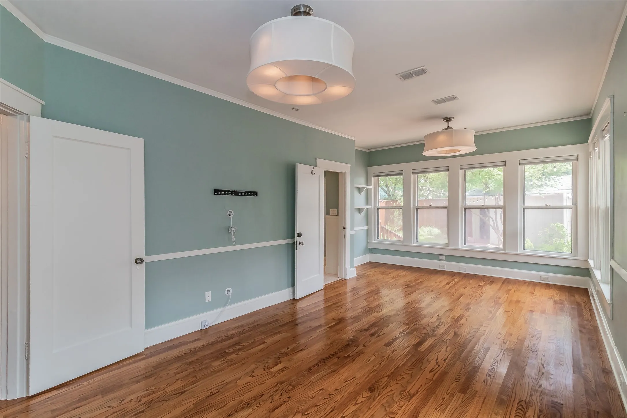 Single Family Residence For Rent in Tarrant County , 2209 6th Avenue, Fort Worth, Texas 76110, 2 Bedroom, 2 Bathroom, 2 Garage spaces, 1,711 Sqft, built in 1919, mls#21409680, Real Estate Agent in Fort Worth, Homes For Rent in Tarrant county, Homes For Rent in Fort Worth, Realtor in Fort Worth Texas, Real Estate Brokerage Independent Realty Texas, Luminita Cordes Realtor