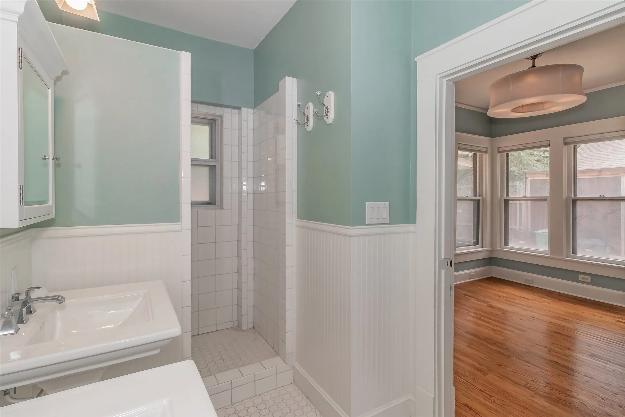 Single Family Residence For Rent in Tarrant County , 2209 6th Avenue, Fort Worth, Texas 76110, 2 Bedroom, 2 Bathroom, 2 Garage spaces, 1,711 Sqft, built in 1919, mls#21409680, Real Estate Agent in Fort Worth, Homes For Rent in Tarrant county, Homes For Rent in Fort Worth, Realtor in Fort Worth Texas, Real Estate Brokerage Independent Realty Texas, Luminita Cordes Realtor