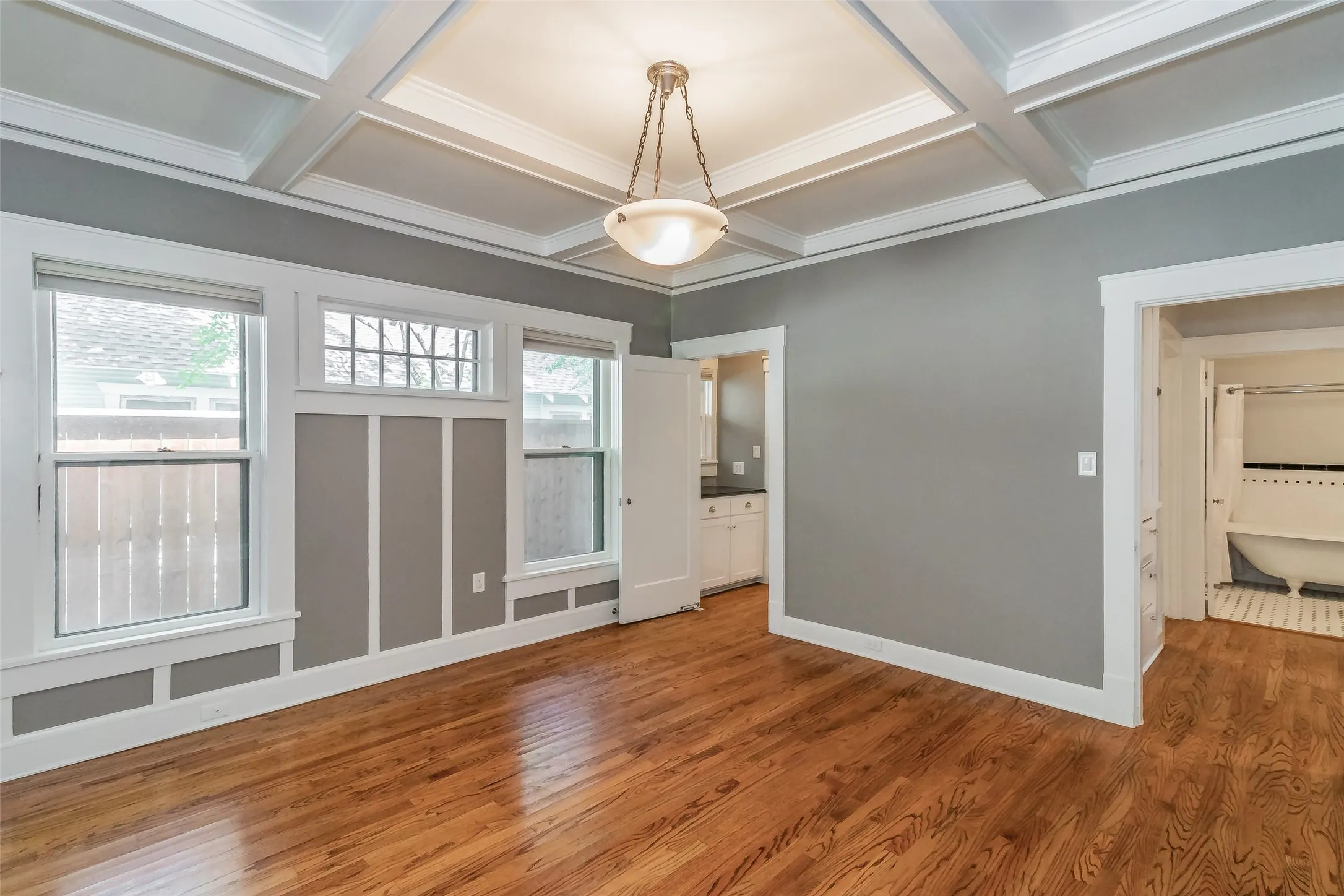Single Family Residence For Rent in Tarrant County , 2209 6th Avenue, Fort Worth, Texas 76110, 2 Bedroom, 2 Bathroom, 2 Garage spaces, 1,711 Sqft, built in 1919, mls#21409680, Real Estate Agent in Fort Worth, Homes For Rent in Tarrant county, Homes For Rent in Fort Worth, Realtor in Fort Worth Texas, Real Estate Brokerage Independent Realty Texas, Luminita Cordes Realtor