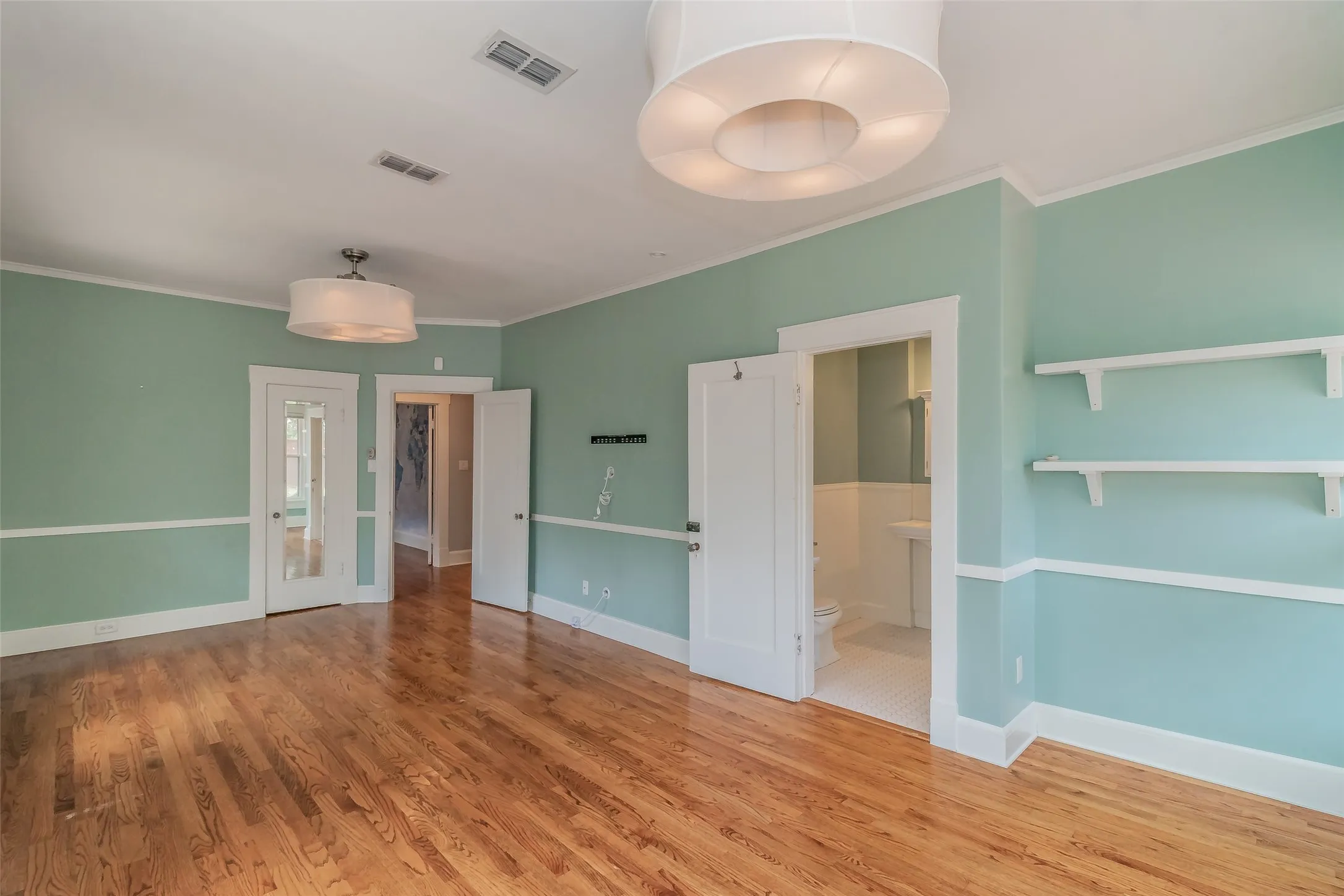 Single Family Residence For Rent in Tarrant County , 2209 6th Avenue, Fort Worth, Texas 76110, 2 Bedroom, 2 Bathroom, 2 Garage spaces, 1,711 Sqft, built in 1919, mls#21409680, Real Estate Agent in Fort Worth, Homes For Rent in Tarrant county, Homes For Rent in Fort Worth, Realtor in Fort Worth Texas, Real Estate Brokerage Independent Realty Texas, Luminita Cordes Realtor