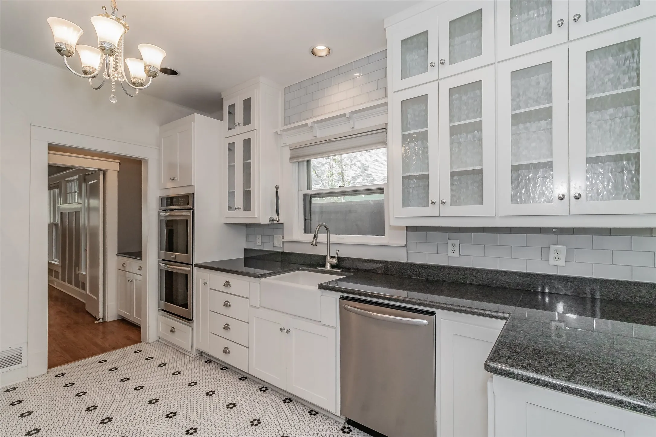 Single Family Residence For Rent in Tarrant County , 2209 6th Avenue, Fort Worth, Texas 76110, 2 Bedroom, 2 Bathroom, 2 Garage spaces, 1,711 Sqft, built in 1919, mls#21409680, Real Estate Agent in Fort Worth, Homes For Rent in Tarrant county, Homes For Rent in Fort Worth, Realtor in Fort Worth Texas, Real Estate Brokerage Independent Realty Texas, Luminita Cordes Realtor