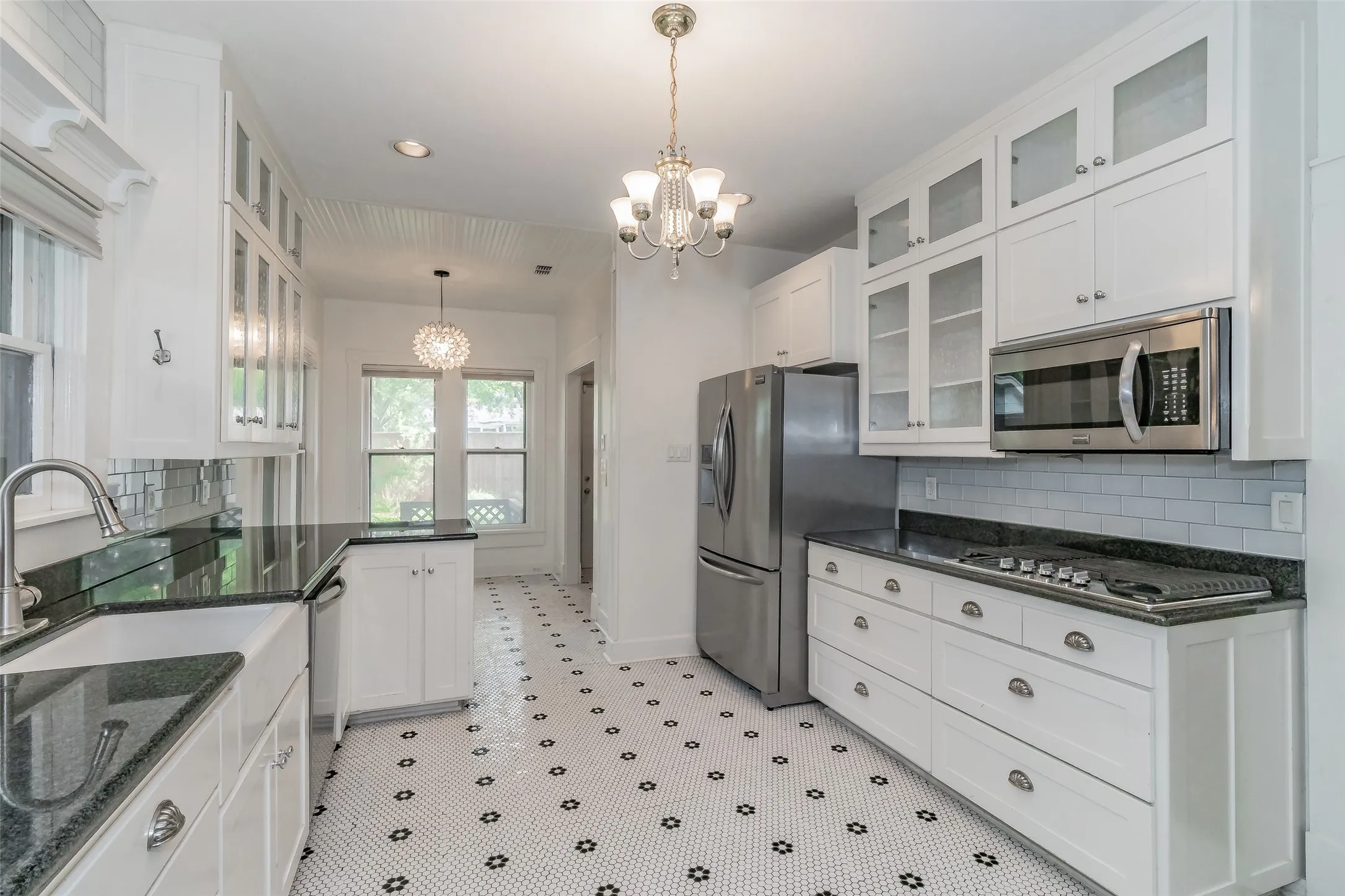 Single Family Residence For Rent in Tarrant County , 2209 6th Avenue, Fort Worth, Texas 76110, 2 Bedroom, 2 Bathroom, 2 Garage spaces, 1,711 Sqft, built in 1919, mls#21409680, Real Estate Agent in Fort Worth, Homes For Rent in Tarrant county, Homes For Rent in Fort Worth, Realtor in Fort Worth Texas, Real Estate Brokerage Independent Realty Texas, Luminita Cordes Realtor