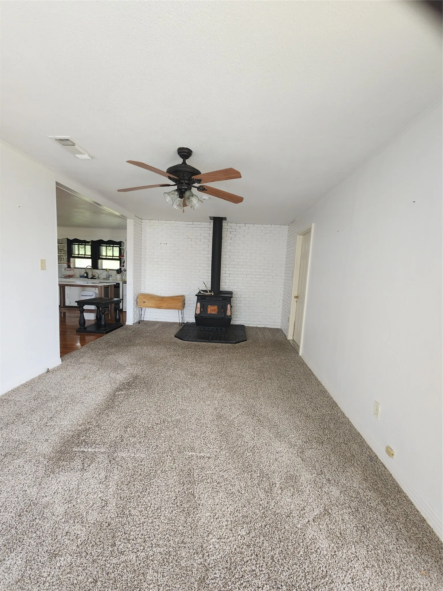 Single Family Residence For Rent in Parker County , 440 S Main Street, Springtown, Texas 76082, 3 Bedroom, 2 Bathroom, 1 Garage spaces, 1,408 Sqft, built in 1949, mls#21405600, Real Estate Agent in Springtown, Homes For Rent in Parker county, Homes For Rent in Springtown, Realtor in Springtown Texas, Real Estate Brokerage Independent Realty Texas, Luminita Cordes Realtor