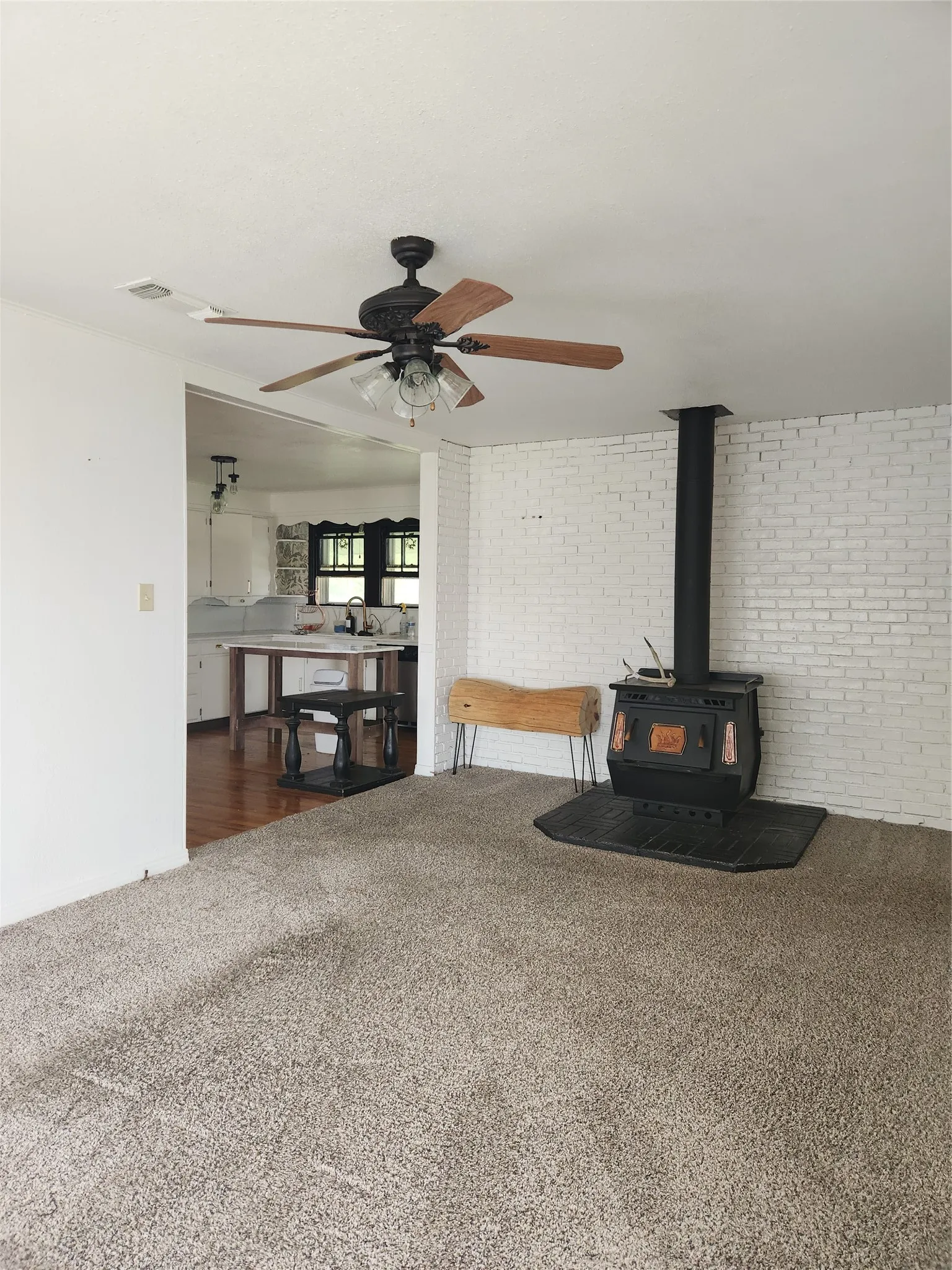 Single Family Residence For Rent in Parker County , 440 S Main Street, Springtown, Texas 76082, 3 Bedroom, 2 Bathroom, 1 Garage spaces, 1,408 Sqft, built in 1949, mls#21405600, Real Estate Agent in Springtown, Homes For Rent in Parker county, Homes For Rent in Springtown, Realtor in Springtown Texas, Real Estate Brokerage Independent Realty Texas, Luminita Cordes Realtor
