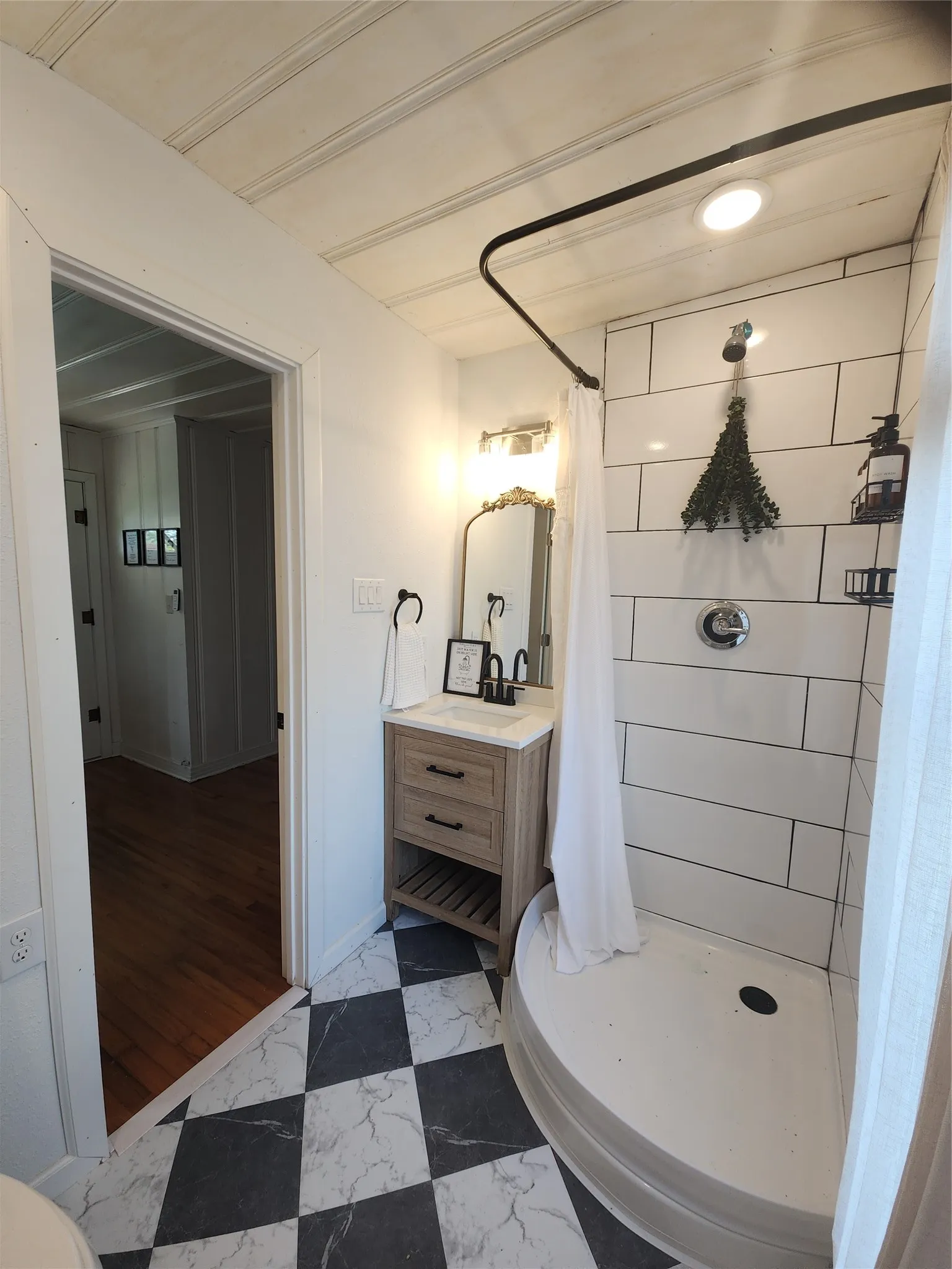 Single Family Residence For Rent in Parker County , 440 S Main Street, Springtown, Texas 76082, 3 Bedroom, 2 Bathroom, 1 Garage spaces, 1,408 Sqft, built in 1949, mls#21405600, Real Estate Agent in Springtown, Homes For Rent in Parker county, Homes For Rent in Springtown, Realtor in Springtown Texas, Real Estate Brokerage Independent Realty Texas, Luminita Cordes Realtor