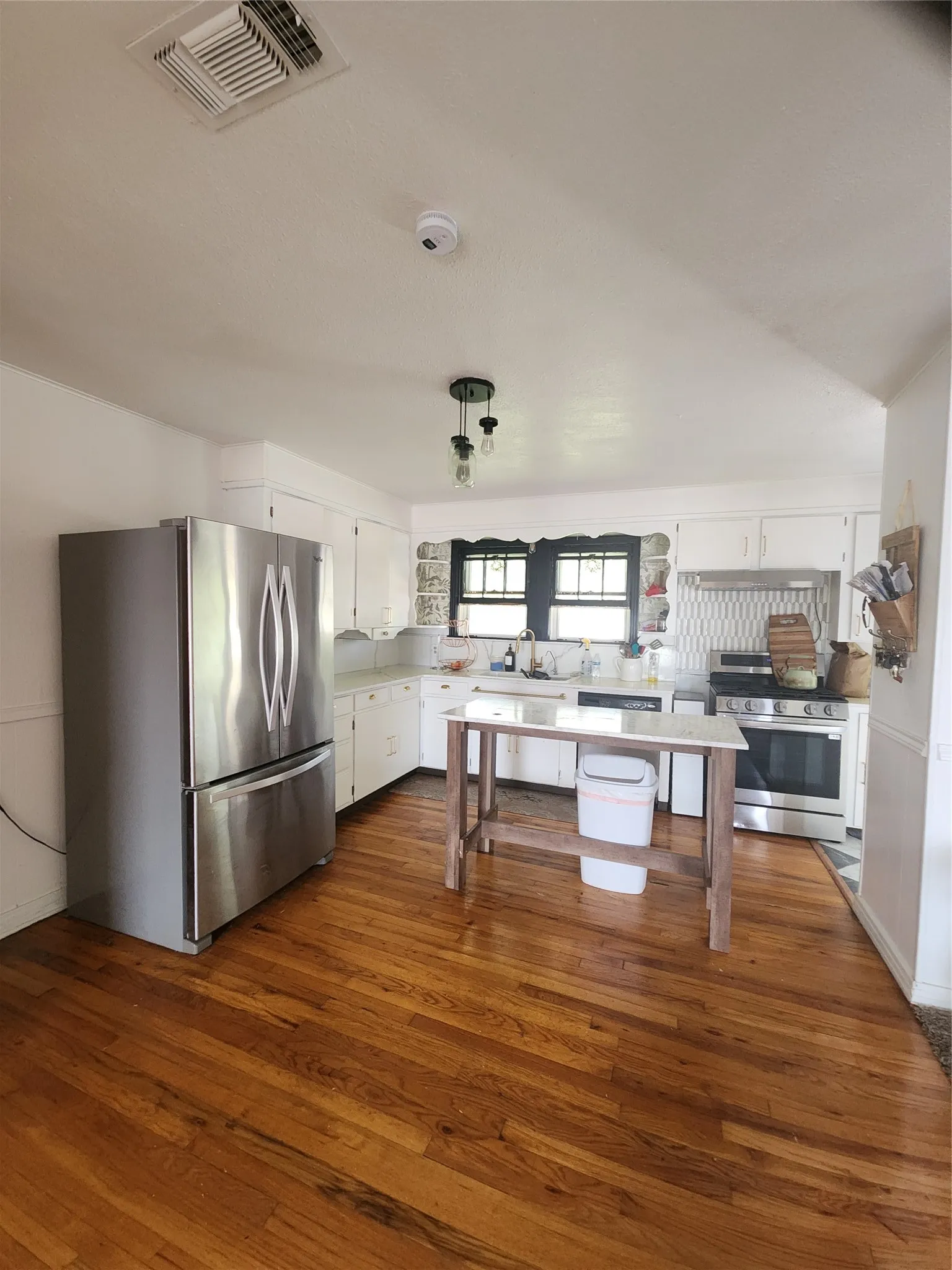 Single Family Residence For Rent in Parker County , 440 S Main Street, Springtown, Texas 76082, 3 Bedroom, 2 Bathroom, 1 Garage spaces, 1,408 Sqft, built in 1949, mls#21405600, Real Estate Agent in Springtown, Homes For Rent in Parker county, Homes For Rent in Springtown, Realtor in Springtown Texas, Real Estate Brokerage Independent Realty Texas, Luminita Cordes Realtor