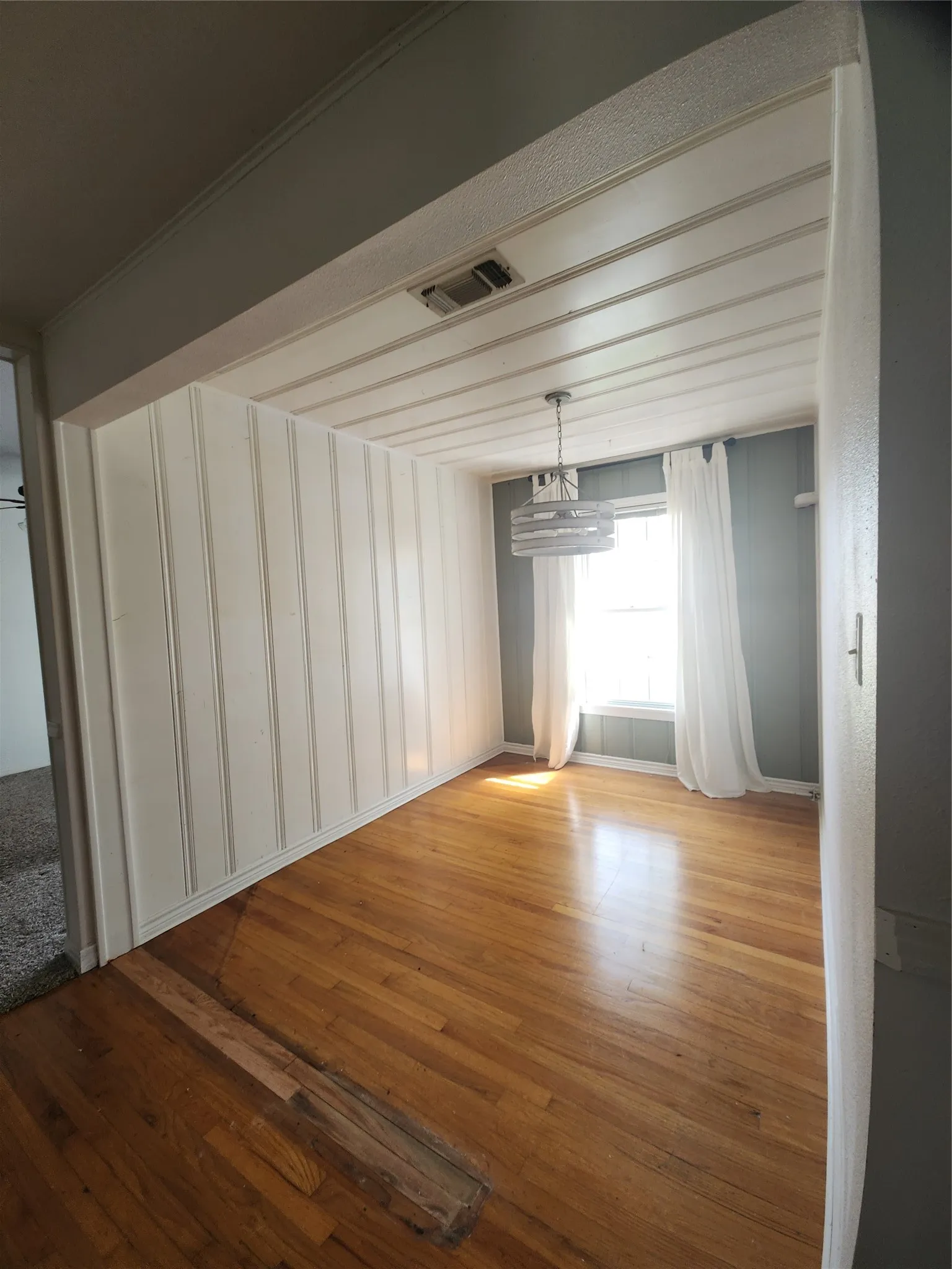 Single Family Residence For Rent in Parker County , 440 S Main Street, Springtown, Texas 76082, 3 Bedroom, 2 Bathroom, 1 Garage spaces, 1,408 Sqft, built in 1949, mls#21405600, Real Estate Agent in Springtown, Homes For Rent in Parker county, Homes For Rent in Springtown, Realtor in Springtown Texas, Real Estate Brokerage Independent Realty Texas, Luminita Cordes Realtor