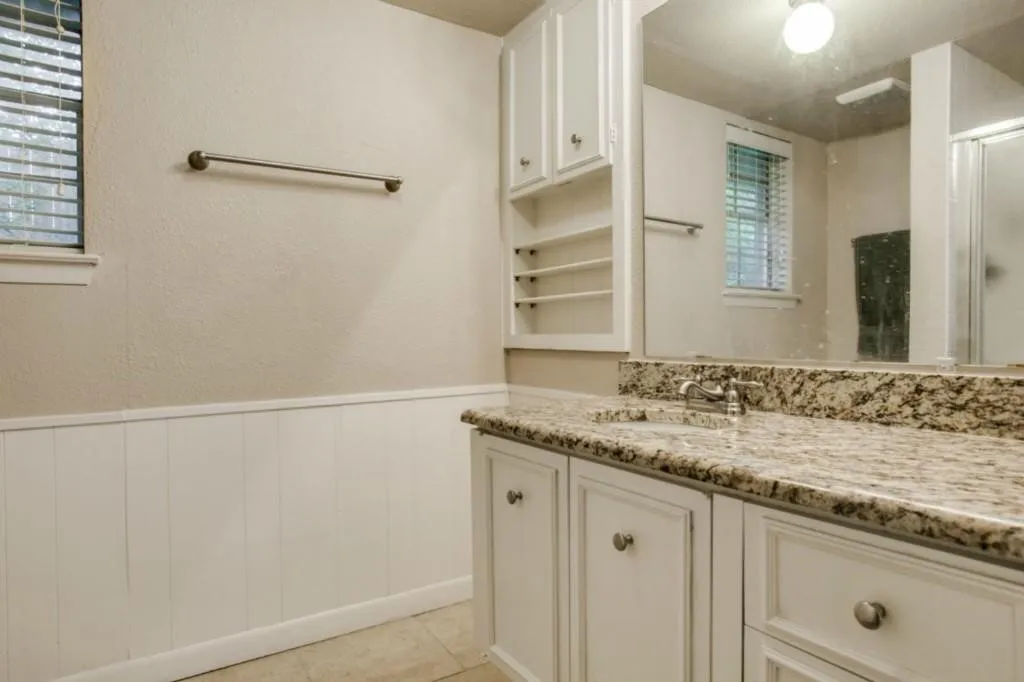 Single Family Residence For Rent in Dallas County , 3801 Eugene Court N, Irving, Texas 75062, 5 Bedroom, 3 Bathroom, 2 Garage spaces, 2,498 Sqft, built in 1968, mls#21409119, Real Estate Agent in Irving, Homes For Rent in Dallas county, Homes For Rent in Irving, Realtor in Irving Texas, Real Estate Brokerage Independent Realty Texas, Luminita Cordes Realtor