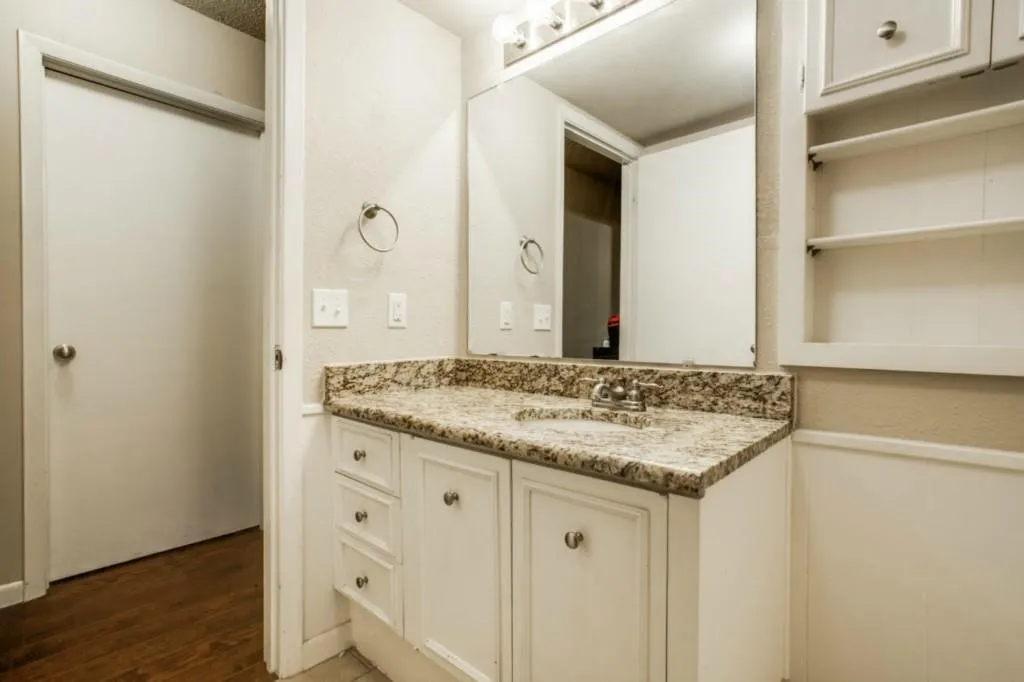 Single Family Residence For Rent in Dallas County , 3801 Eugene Court N, Irving, Texas 75062, 5 Bedroom, 3 Bathroom, 2 Garage spaces, 2,498 Sqft, built in 1968, mls#21409119, Real Estate Agent in Irving, Homes For Rent in Dallas county, Homes For Rent in Irving, Realtor in Irving Texas, Real Estate Brokerage Independent Realty Texas, Luminita Cordes Realtor
