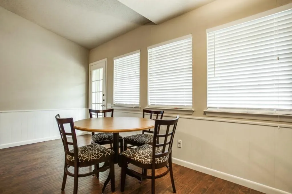 Single Family Residence For Rent in Dallas County , 3801 Eugene Court N, Irving, Texas 75062, 5 Bedroom, 3 Bathroom, 2 Garage spaces, 2,498 Sqft, built in 1968, mls#21409119, Real Estate Agent in Irving, Homes For Rent in Dallas county, Homes For Rent in Irving, Realtor in Irving Texas, Real Estate Brokerage Independent Realty Texas, Luminita Cordes Realtor