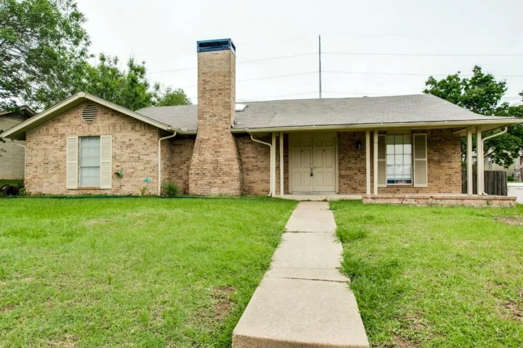 Single Family Residence For Rent in Dallas County , 3801 Eugene Court N, Irving, Texas 75062, 5 Bedroom, 3 Bathroom, 2 Garage spaces, 2,498 Sqft, built in 1968, mls#21409119, Real Estate Agent in Irving, Homes For Rent in Dallas county, Homes For Rent in Irving, Realtor in Irving Texas, Real Estate Brokerage Independent Realty Texas, Luminita Cordes Realtor