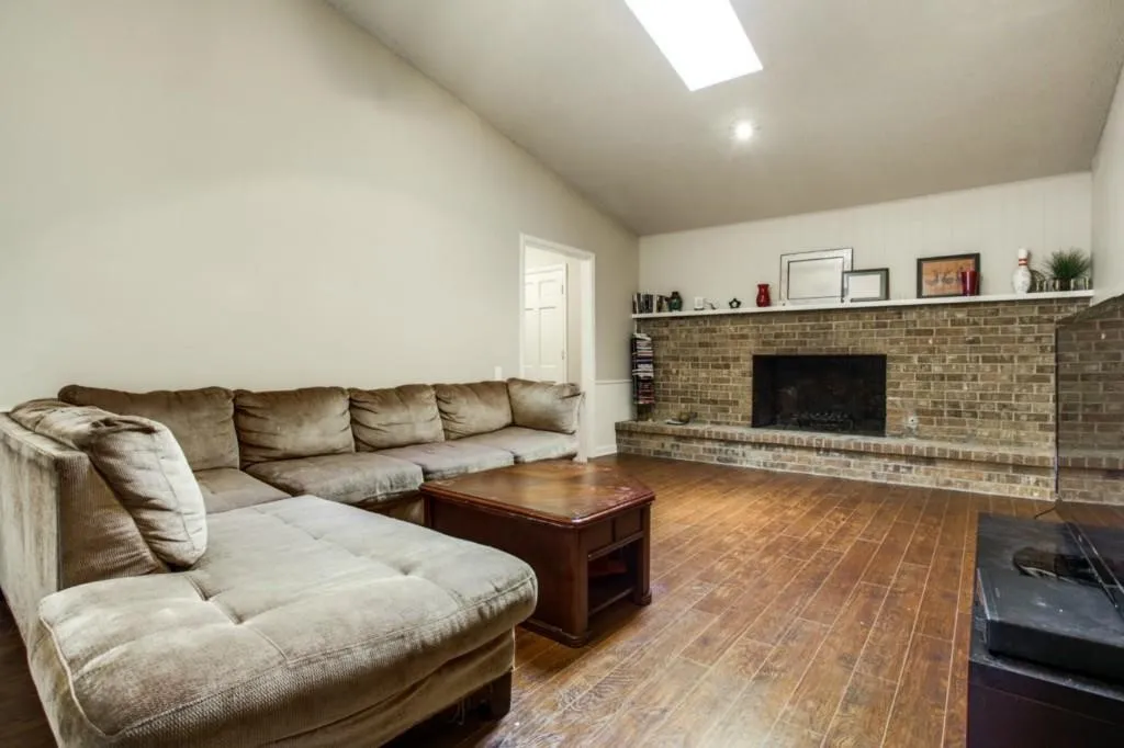 Single Family Residence For Rent in Dallas County , 3801 Eugene Court N, Irving, Texas 75062, 5 Bedroom, 3 Bathroom, 2 Garage spaces, 2,498 Sqft, built in 1968, mls#21409119, Real Estate Agent in Irving, Homes For Rent in Dallas county, Homes For Rent in Irving, Realtor in Irving Texas, Real Estate Brokerage Independent Realty Texas, Luminita Cordes Realtor