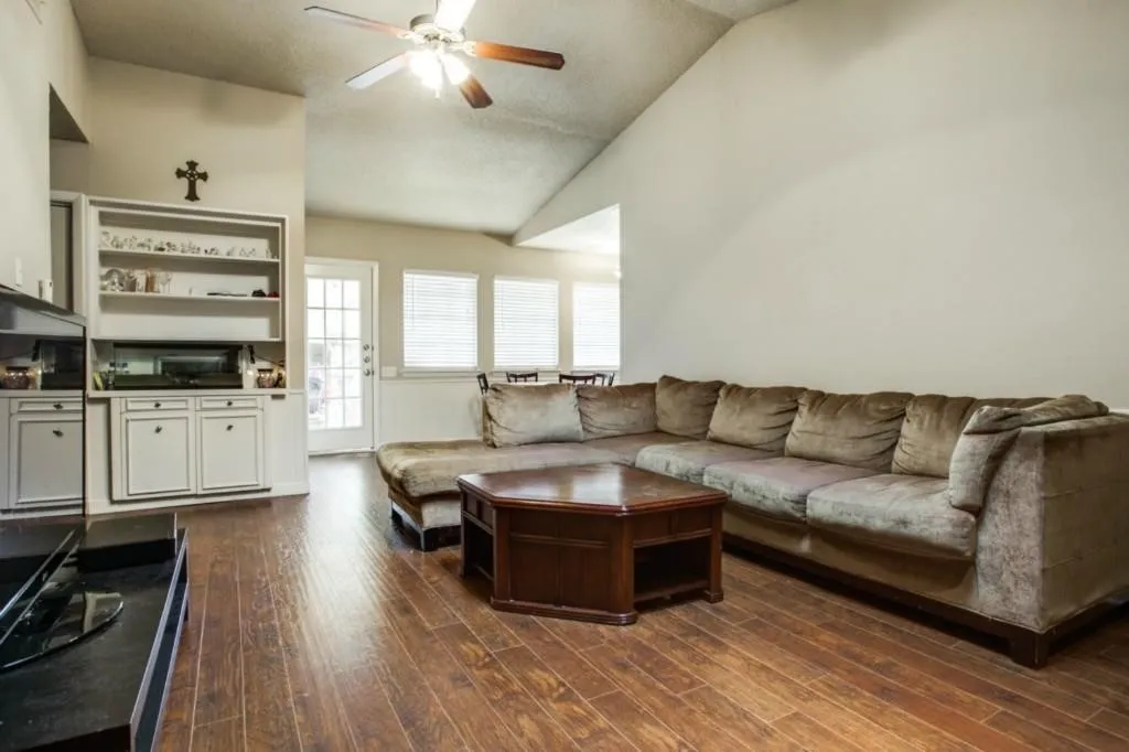 Single Family Residence For Rent in Dallas County , 3801 Eugene Court N, Irving, Texas 75062, 5 Bedroom, 3 Bathroom, 2 Garage spaces, 2,498 Sqft, built in 1968, mls#21409119, Real Estate Agent in Irving, Homes For Rent in Dallas county, Homes For Rent in Irving, Realtor in Irving Texas, Real Estate Brokerage Independent Realty Texas, Luminita Cordes Realtor