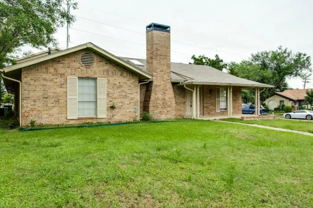 Single Family Residence For Rent in Dallas County , 3801 Eugene Court N, Irving, Texas 75062, 5 Bedroom, 3 Bathroom, 2 Garage spaces, 2,498 Sqft, built in 1968, mls#21409119, Real Estate Agent in Irving, Homes For Rent in Dallas county, Homes For Rent in Irving, Realtor in Irving Texas, Real Estate Brokerage Independent Realty Texas, Luminita Cordes Realtor
