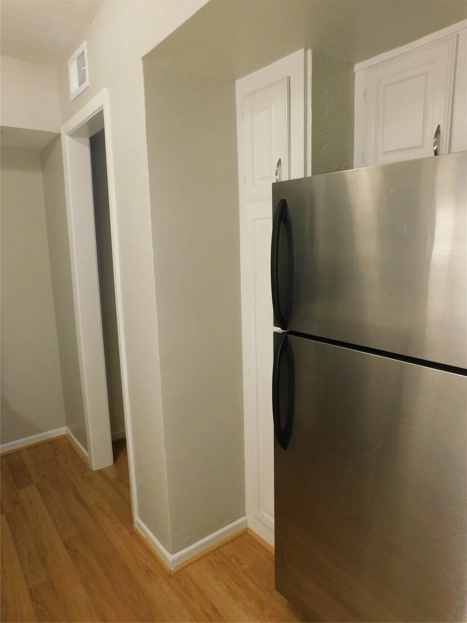 Condominium For Rent in Dallas County , 4239 Mckinney Avenue 208, Dallas, Texas 75205, 1 Bedroom, 1 Bathroom, Garage spaces, 630 Sqft, built in 1968, mls#21409627, Real Estate Agent in Dallas, Homes For Rent in Dallas county, Homes For Rent in Dallas, Realtor in Dallas Texas, Real Estate Brokerage Independent Realty Texas, Luminita Cordes Realtor