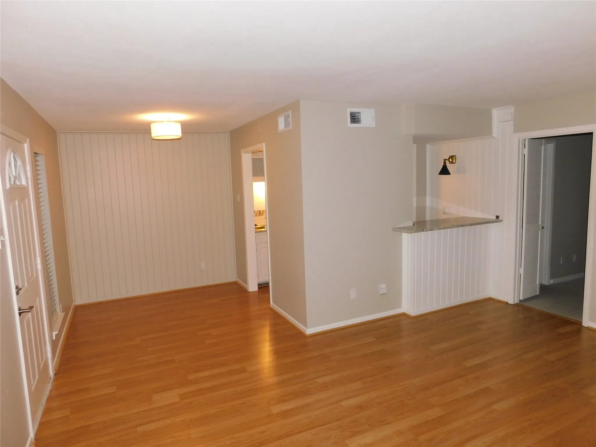 Condominium For Rent in Dallas County , 4239 Mckinney Avenue 208, Dallas, Texas 75205, 1 Bedroom, 1 Bathroom, Garage spaces, 630 Sqft, built in 1968, mls#21409627, Real Estate Agent in Dallas, Homes For Rent in Dallas county, Homes For Rent in Dallas, Realtor in Dallas Texas, Real Estate Brokerage Independent Realty Texas, Luminita Cordes Realtor