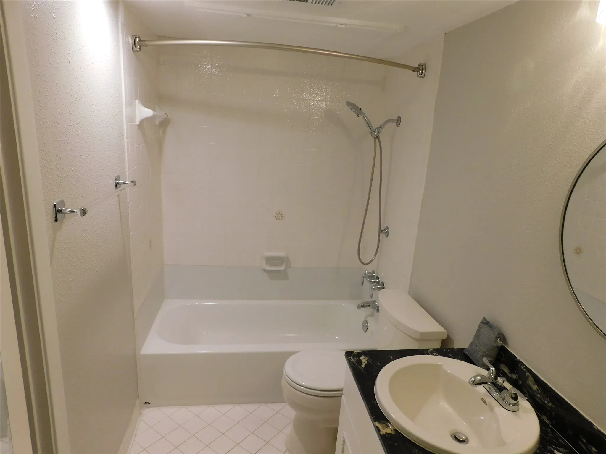 Condominium For Rent in Dallas County , 4239 Mckinney Avenue 208, Dallas, Texas 75205, 1 Bedroom, 1 Bathroom, Garage spaces, 630 Sqft, built in 1968, mls#21409627, Real Estate Agent in Dallas, Homes For Rent in Dallas county, Homes For Rent in Dallas, Realtor in Dallas Texas, Real Estate Brokerage Independent Realty Texas, Luminita Cordes Realtor