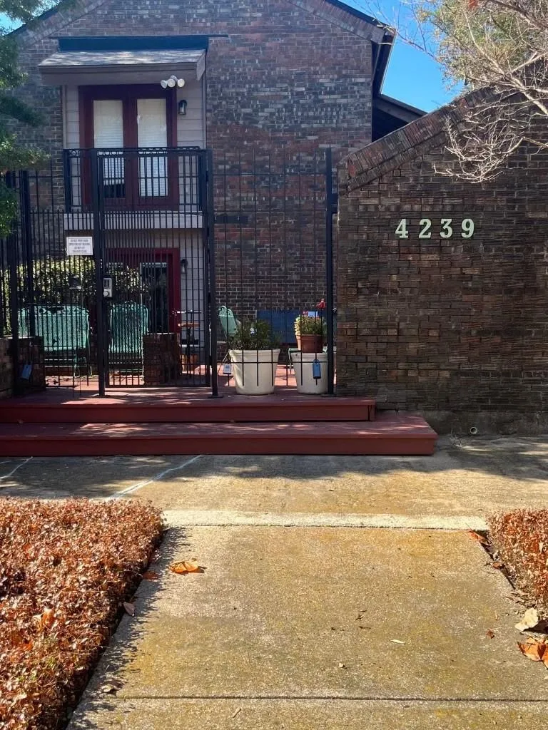 Condominium For Rent in Dallas County , 4239 Mckinney Avenue 208, Dallas, Texas 75205, 1 Bedroom, 1 Bathroom, Garage spaces, 630 Sqft, built in 1968, mls#21409627, Real Estate Agent in Dallas, Homes For Rent in Dallas county, Homes For Rent in Dallas, Realtor in Dallas Texas, Real Estate Brokerage Independent Realty Texas, Luminita Cordes Realtor