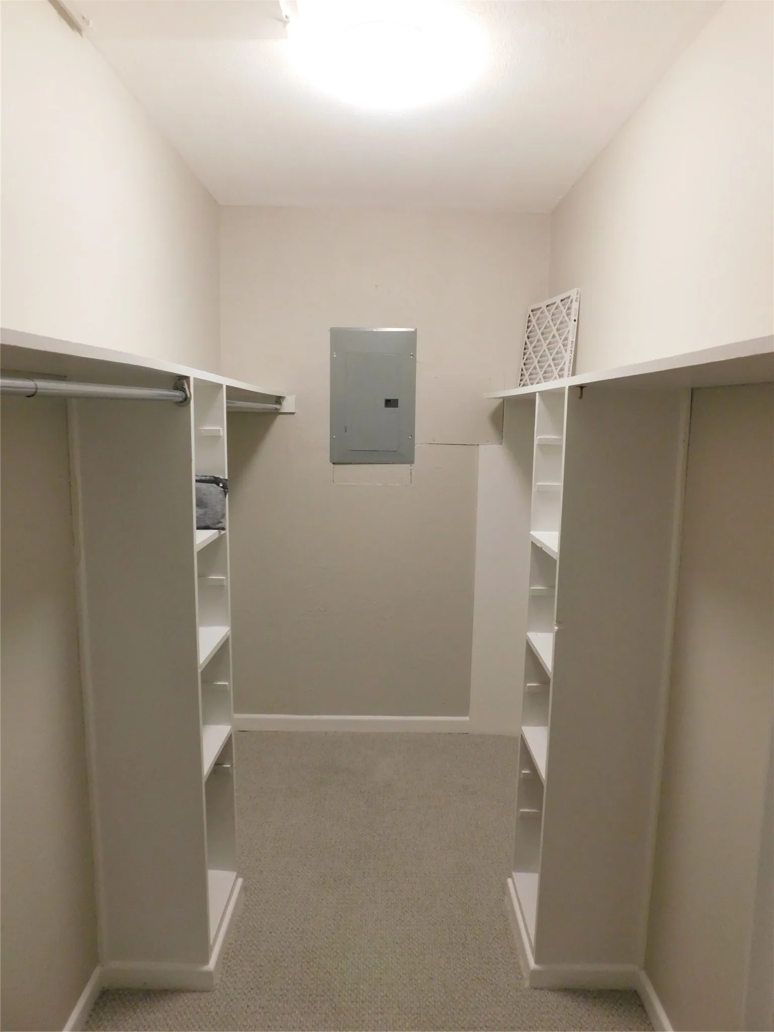 Condominium For Rent in Dallas County , 4239 Mckinney Avenue 208, Dallas, Texas 75205, 1 Bedroom, 1 Bathroom, Garage spaces, 630 Sqft, built in 1968, mls#21409627, Real Estate Agent in Dallas, Homes For Rent in Dallas county, Homes For Rent in Dallas, Realtor in Dallas Texas, Real Estate Brokerage Independent Realty Texas, Luminita Cordes Realtor