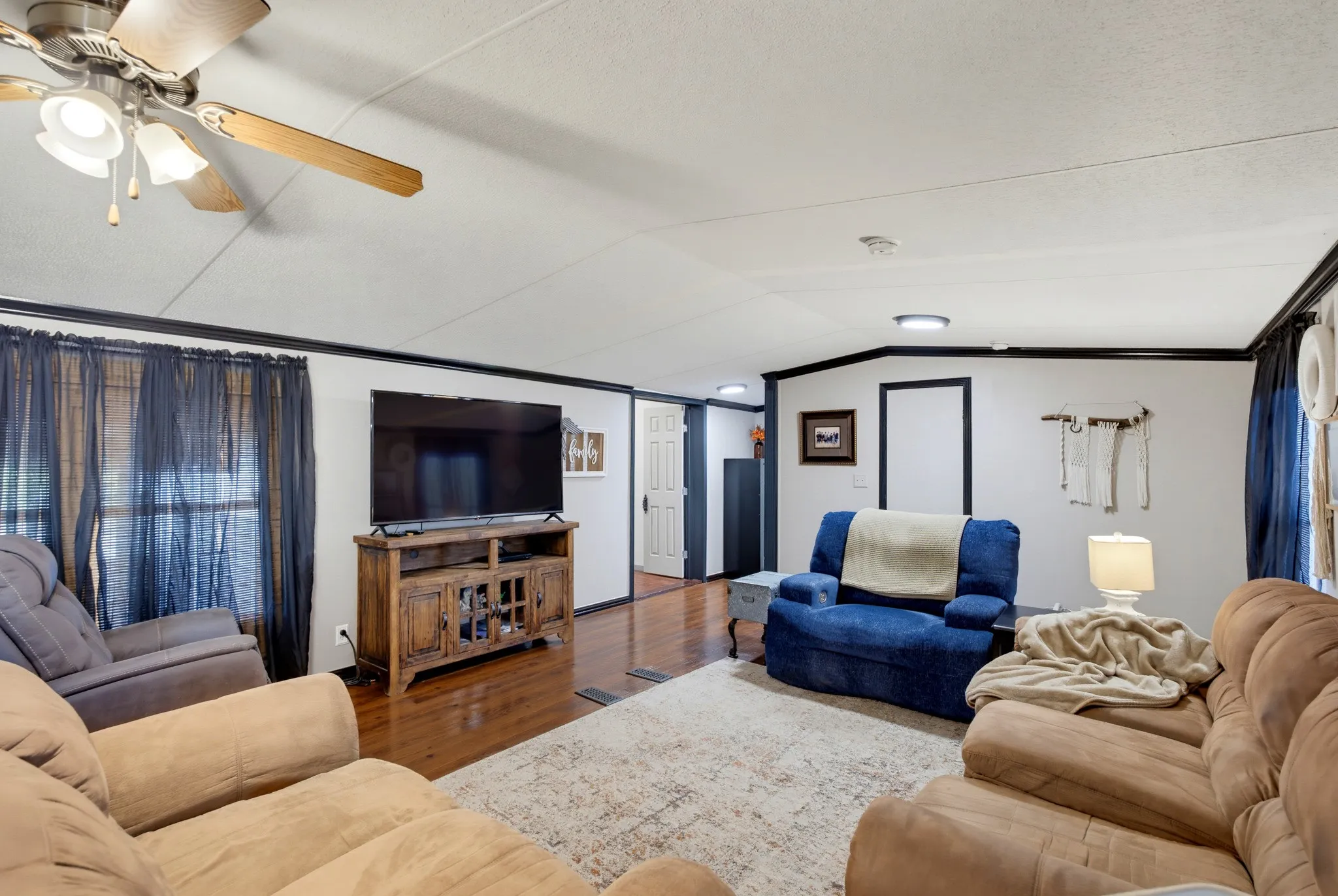 Mobile Home For Sale in Coleman County , 7330 N US Hwy 283, Coleman, Texas 76834, 3 Bedroom, 3 Bathroom, 2 Garage spaces, 2,021 Sqft, built in 2005, mls#21409518, Real Estate Agent in Coleman, Homes For Sale in Coleman county, Homes For Sale in Coleman, Realtor in Coleman Texas, Real Estate Brokerage Independent Realty Texas, Luminita Cordes Realtor