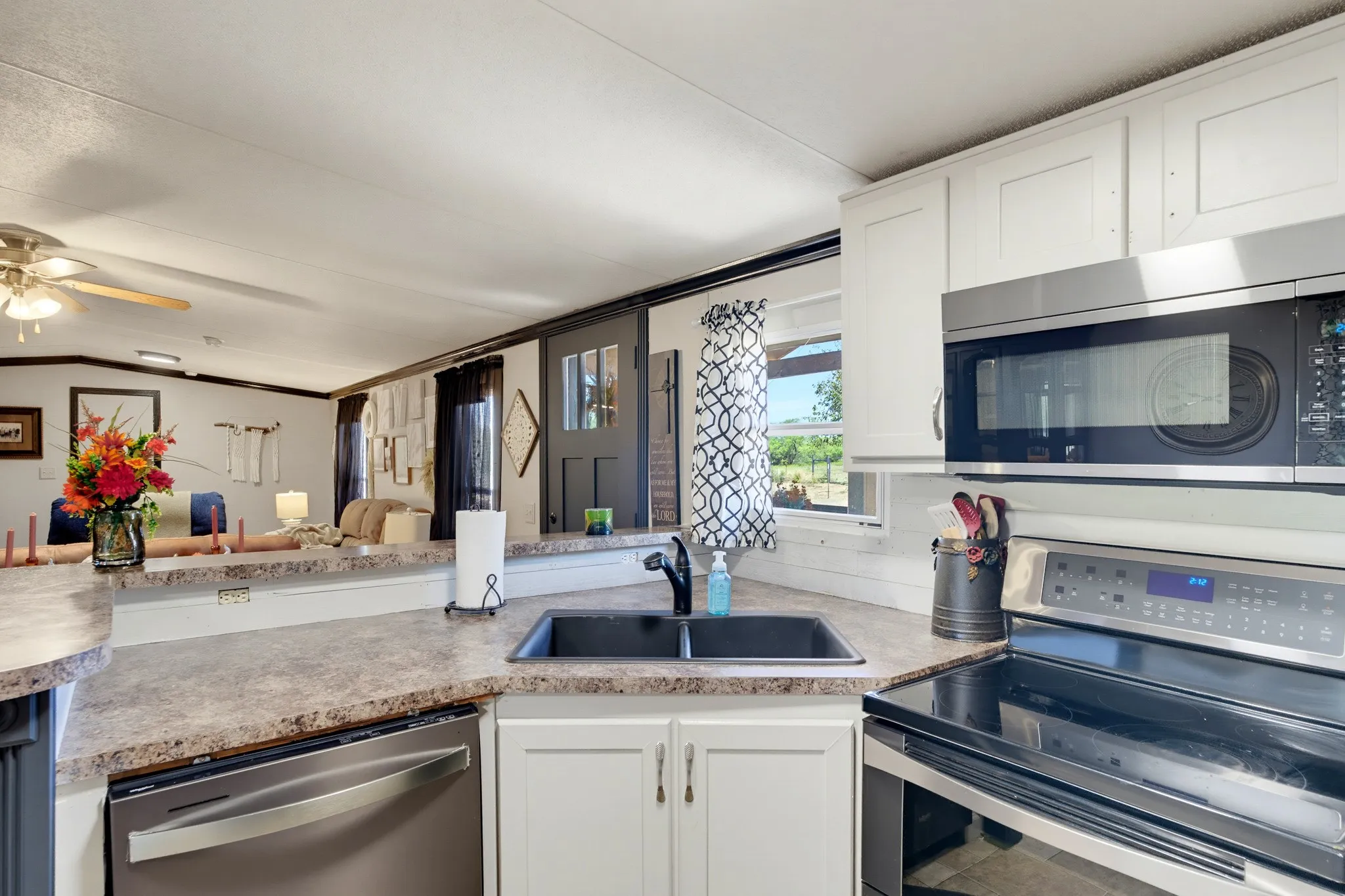 Mobile Home For Sale in Coleman County , 7330 N US Hwy 283, Coleman, Texas 76834, 3 Bedroom, 3 Bathroom, 2 Garage spaces, 2,021 Sqft, built in 2005, mls#21409518, Real Estate Agent in Coleman, Homes For Sale in Coleman county, Homes For Sale in Coleman, Realtor in Coleman Texas, Real Estate Brokerage Independent Realty Texas, Luminita Cordes Realtor
