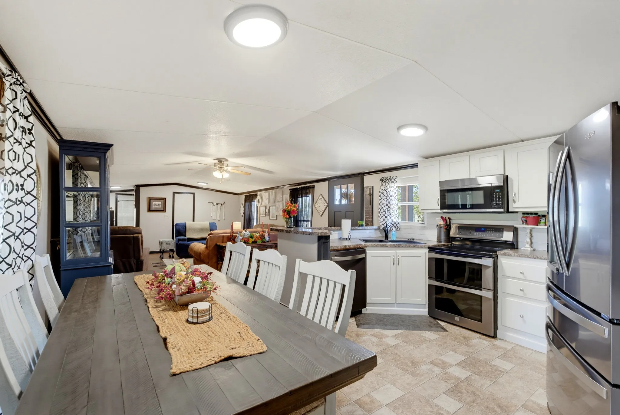 Mobile Home For Sale in Coleman County , 7330 N US Hwy 283, Coleman, Texas 76834, 3 Bedroom, 3 Bathroom, 2 Garage spaces, 2,021 Sqft, built in 2005, mls#21409518, Real Estate Agent in Coleman, Homes For Sale in Coleman county, Homes For Sale in Coleman, Realtor in Coleman Texas, Real Estate Brokerage Independent Realty Texas, Luminita Cordes Realtor