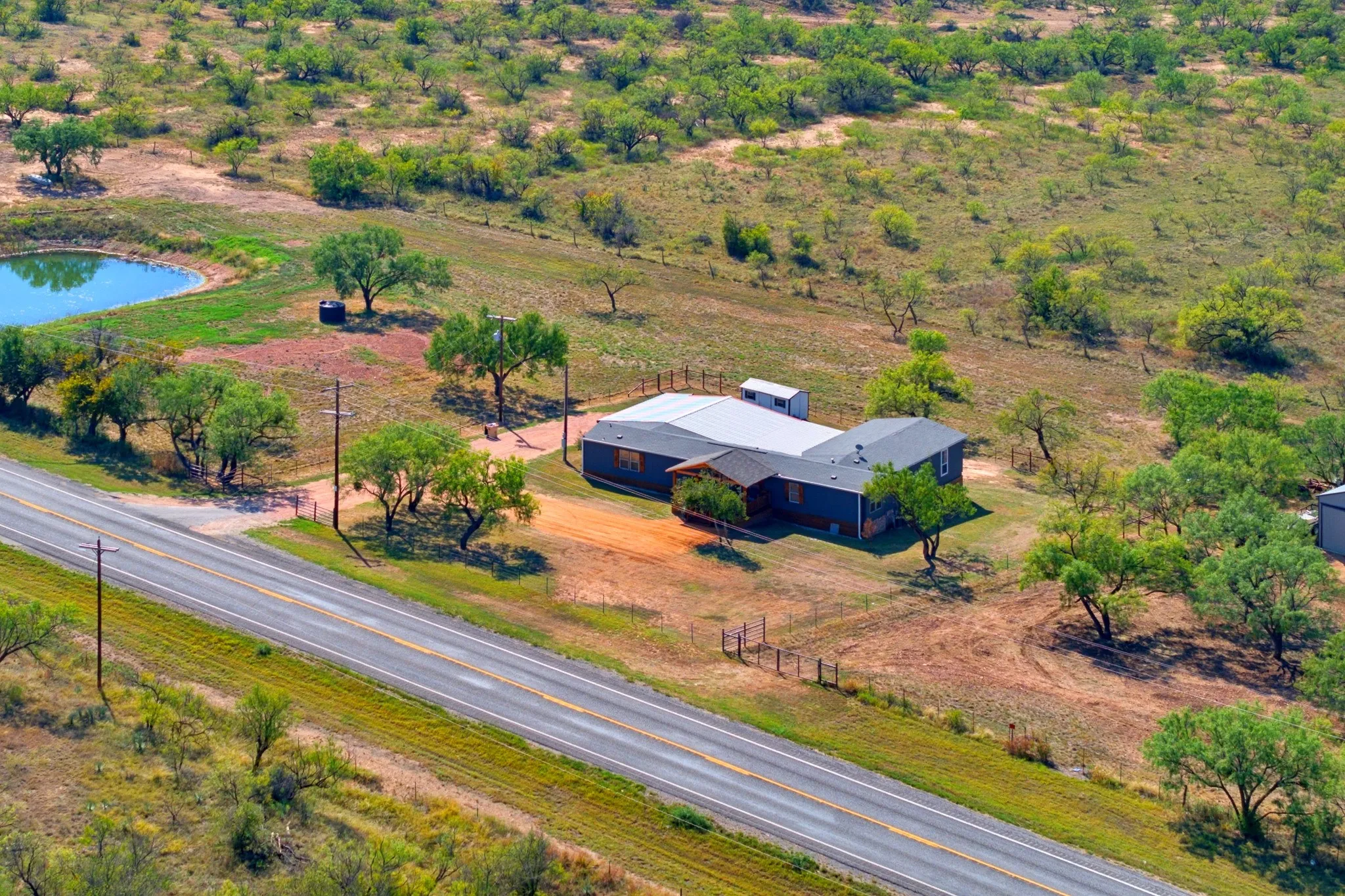 Mobile Home For Sale in Coleman County , 7330 N US Hwy 283, Coleman, Texas 76834, 3 Bedroom, 3 Bathroom, 2 Garage spaces, 2,021 Sqft, built in 2005, mls#21409518, Real Estate Agent in Coleman, Homes For Sale in Coleman county, Homes For Sale in Coleman, Realtor in Coleman Texas, Real Estate Brokerage Independent Realty Texas, Luminita Cordes Realtor