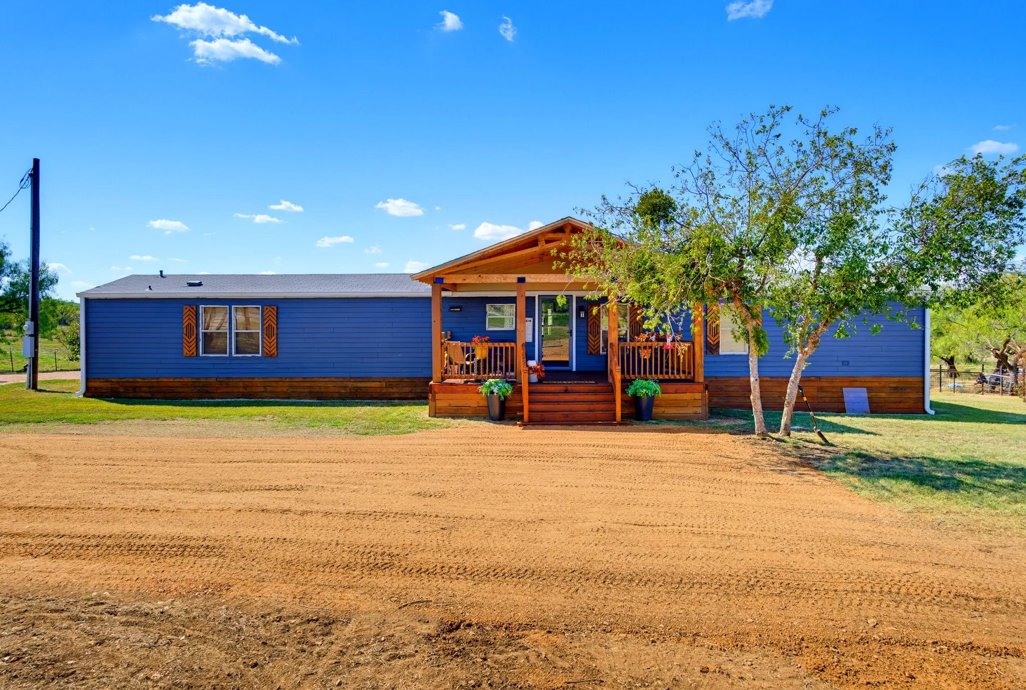 Mobile Home For Sale in Coleman County , 7330 N US Hwy 283, Coleman, Texas 76834, 3 Bedroom, 3 Bathroom, 2 Garage spaces, 2,021 Sqft, built in 2005, mls#21409518, Real Estate Agent in Coleman, Homes For Sale in Coleman county, Homes For Sale in Coleman, Realtor in Coleman Texas, Real Estate Brokerage Independent Realty Texas, Luminita Cordes Realtor