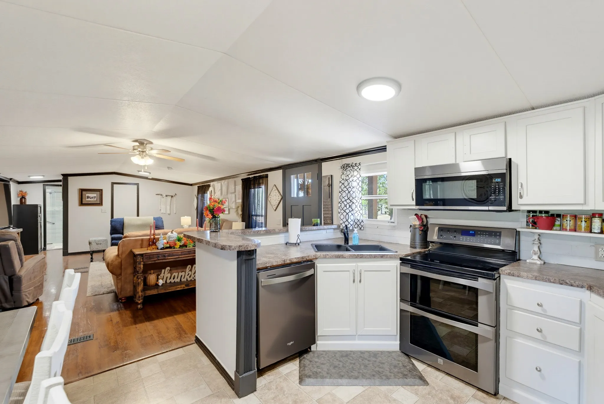 Mobile Home For Sale in Coleman County , 7330 N US Hwy 283, Coleman, Texas 76834, 3 Bedroom, 3 Bathroom, 2 Garage spaces, 2,021 Sqft, built in 2005, mls#21409518, Real Estate Agent in Coleman, Homes For Sale in Coleman county, Homes For Sale in Coleman, Realtor in Coleman Texas, Real Estate Brokerage Independent Realty Texas, Luminita Cordes Realtor