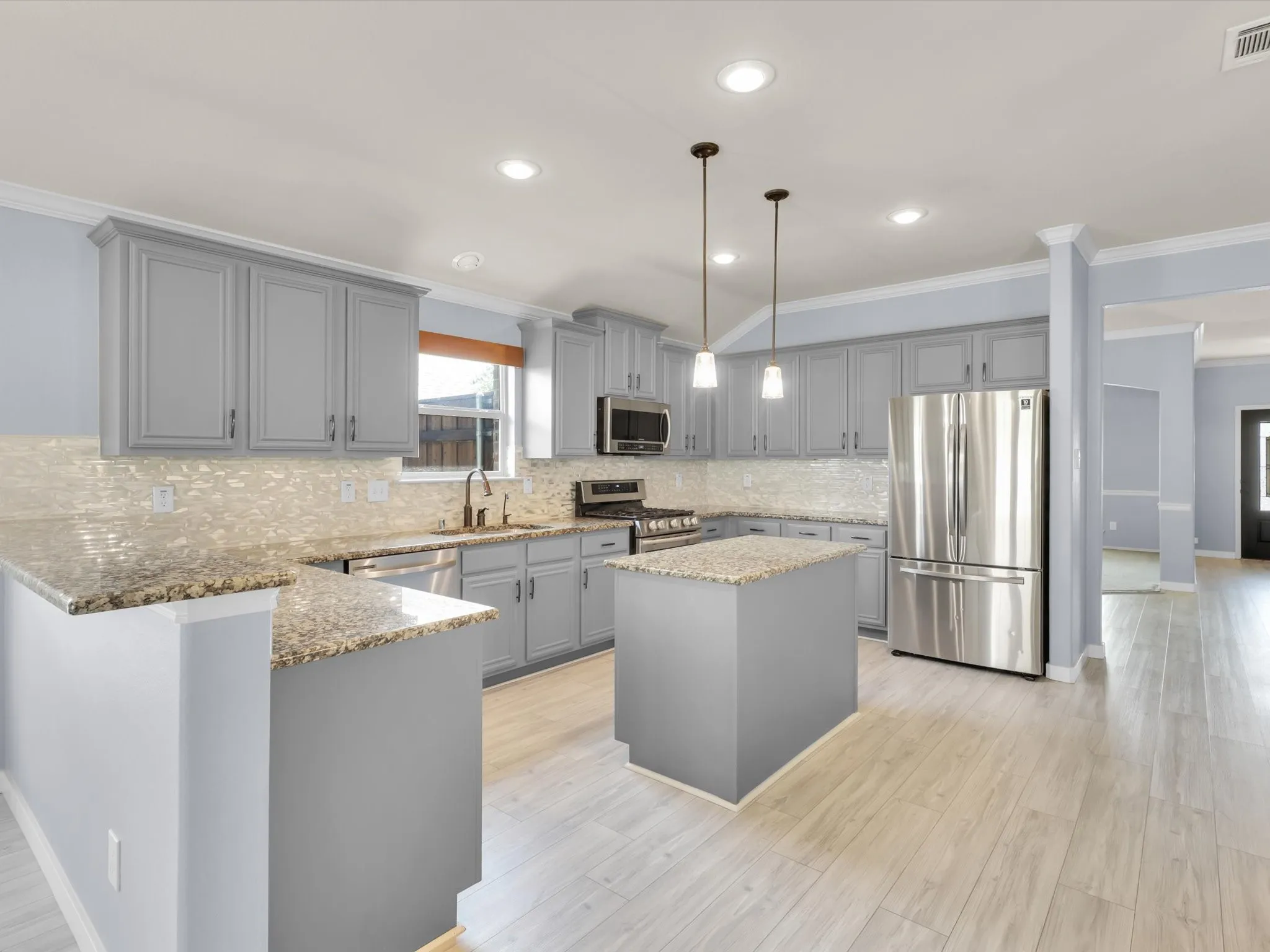 Single Family Residence For Rent in Collin County , 3202 Morgan Drive, Celina, Texas 75009, 3 Bedroom, 2 Bathroom, 2 Garage spaces, 2,024 Sqft, built in 2012, mls#21409671, Real Estate Agent in Celina, Homes For Rent in Collin county, Homes For Rent in Celina, Realtor in Celina Texas, Real Estate Brokerage Independent Realty Texas, Luminita Cordes Realtor