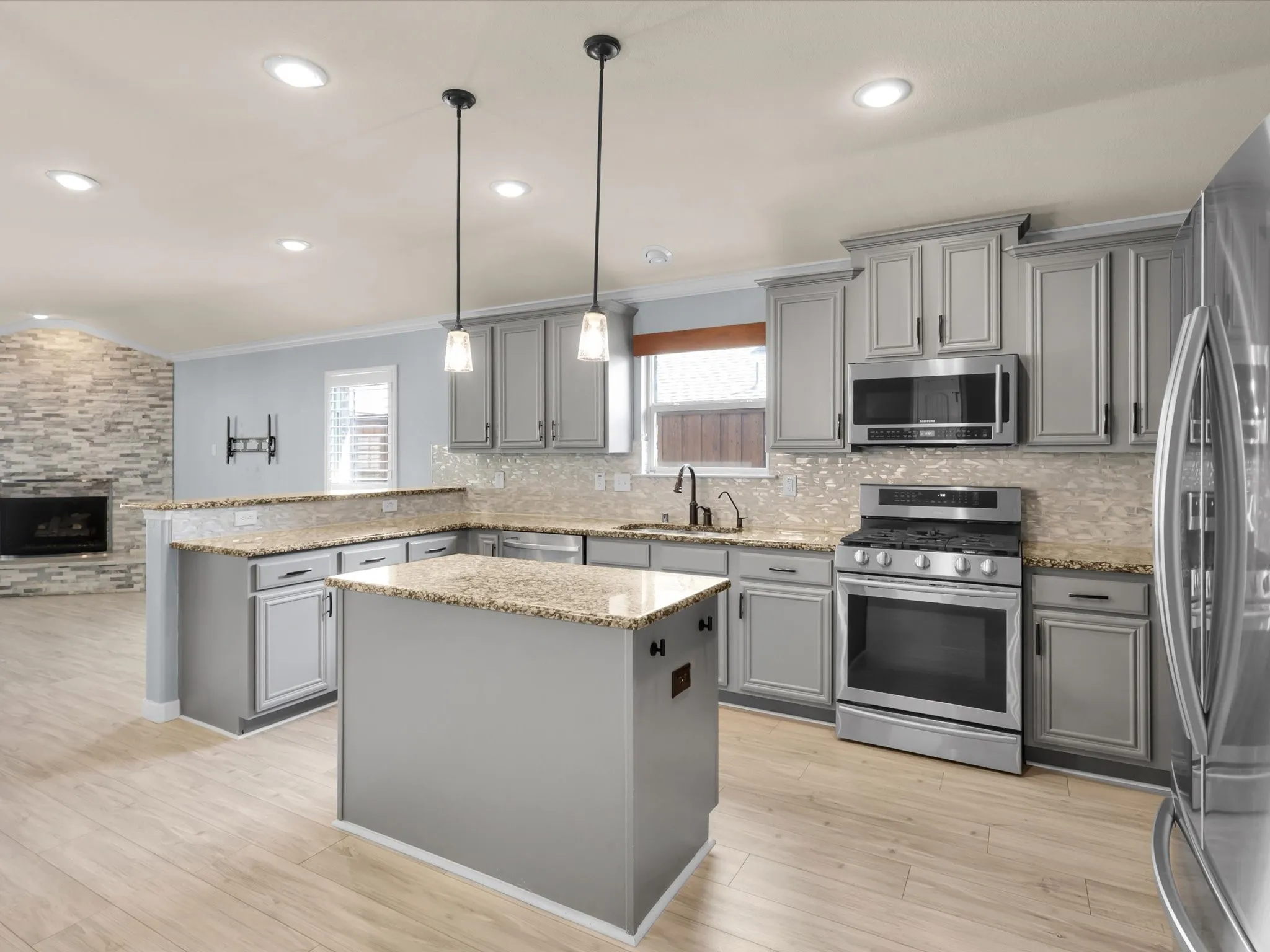 Single Family Residence For Rent in Collin County , 3202 Morgan Drive, Celina, Texas 75009, 3 Bedroom, 2 Bathroom, 2 Garage spaces, 2,024 Sqft, built in 2012, mls#21409671, Real Estate Agent in Celina, Homes For Rent in Collin county, Homes For Rent in Celina, Realtor in Celina Texas, Real Estate Brokerage Independent Realty Texas, Luminita Cordes Realtor