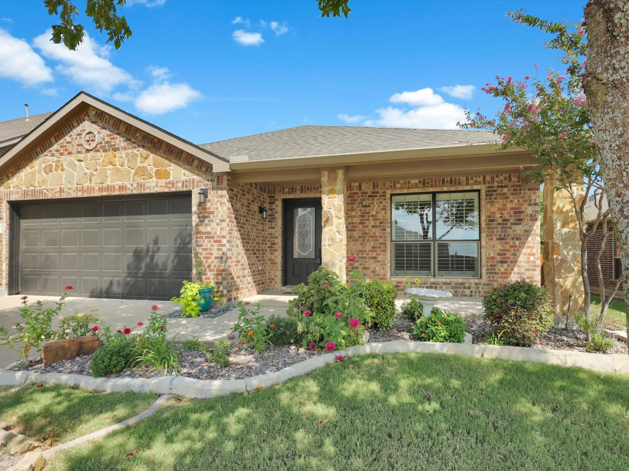 Single Family Residence For Rent