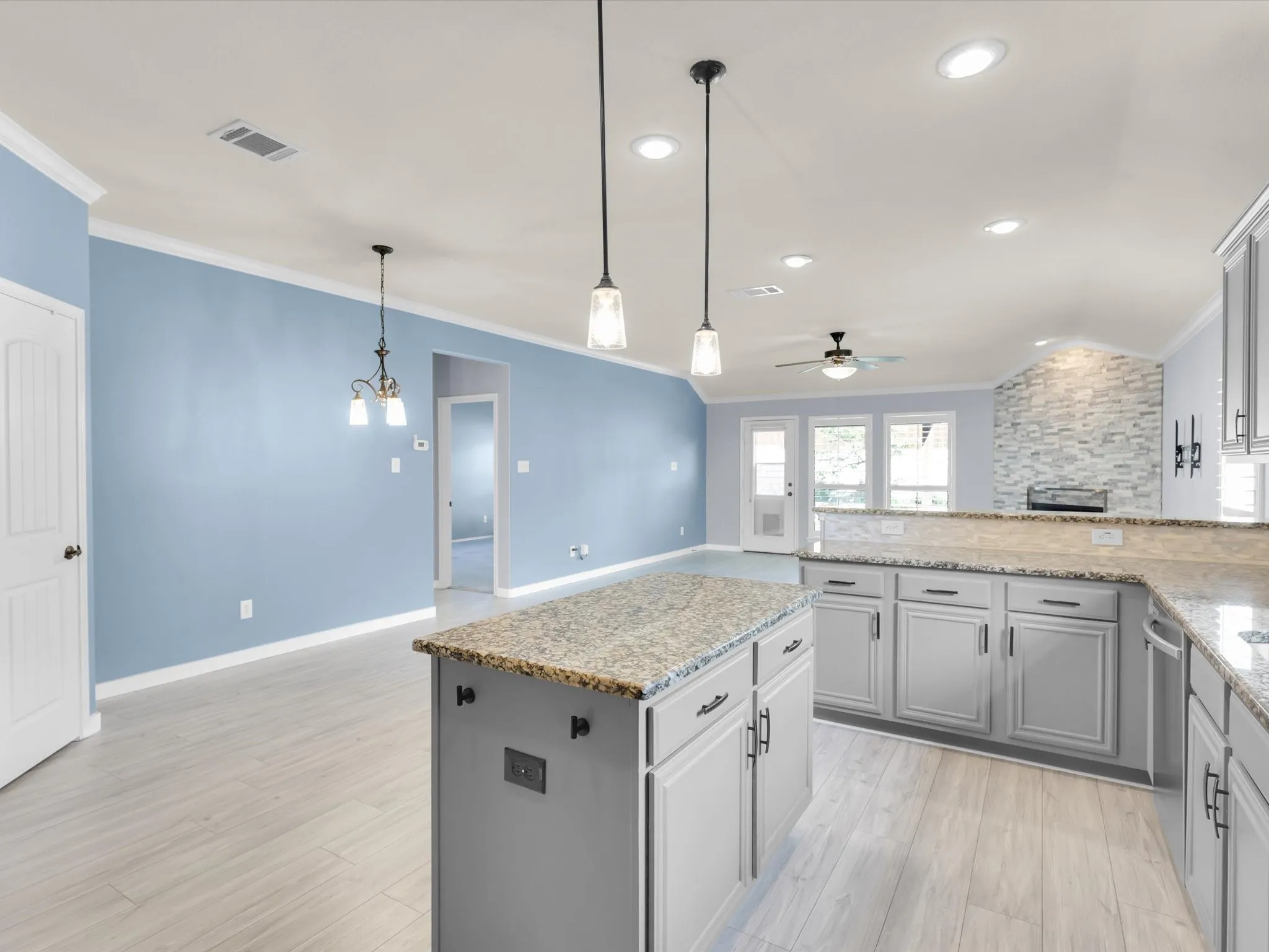 Single Family Residence For Rent in Collin County , 3202 Morgan Drive, Celina, Texas 75009, 3 Bedroom, 2 Bathroom, 2 Garage spaces, 2,024 Sqft, built in 2012, mls#21409671, Real Estate Agent in Celina, Homes For Rent in Collin county, Homes For Rent in Celina, Realtor in Celina Texas, Real Estate Brokerage Independent Realty Texas, Luminita Cordes Realtor