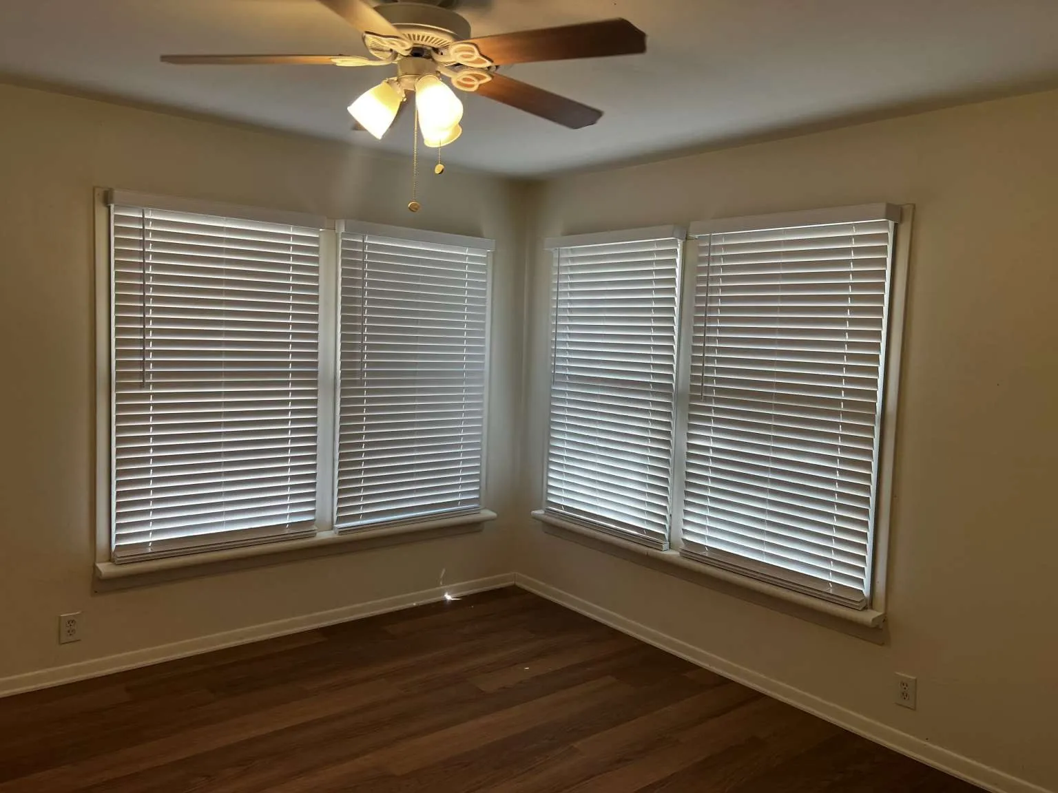 Single Family Residence For Sale in Denton County , 2601 Denison Street, Denton, Texas 76201, 5 Bedroom, 2 Bathroom, Garage spaces, 1,750 Sqft, built in 1965, mls#21409691, Real Estate Agent in Denton, Homes For Sale in Denton county, Homes For Sale in Denton, Realtor in Denton Texas, Real Estate Brokerage Independent Realty Texas, Luminita Cordes Realtor