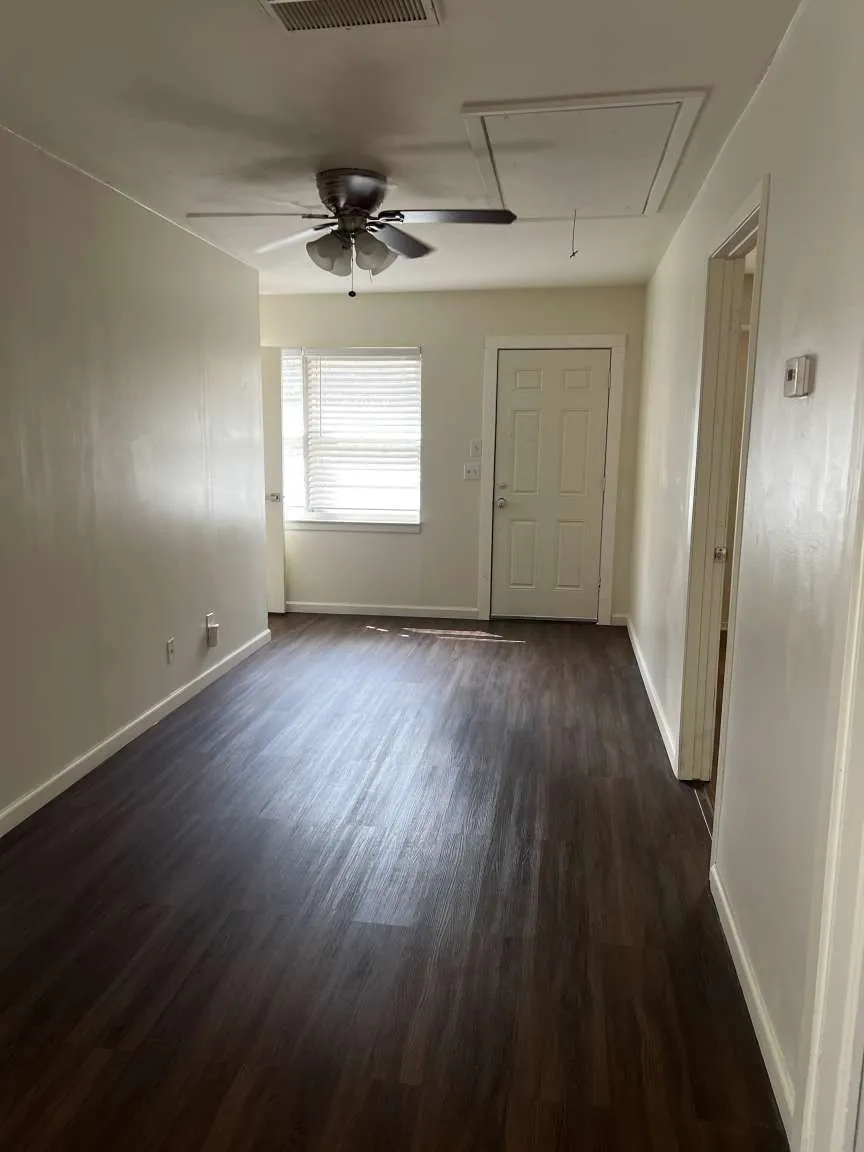 Single Family Residence For Sale in Denton County , 2601 Denison Street, Denton, Texas 76201, 5 Bedroom, 2 Bathroom, Garage spaces, 1,750 Sqft, built in 1965, mls#21409691, Real Estate Agent in Denton, Homes For Sale in Denton county, Homes For Sale in Denton, Realtor in Denton Texas, Real Estate Brokerage Independent Realty Texas, Luminita Cordes Realtor